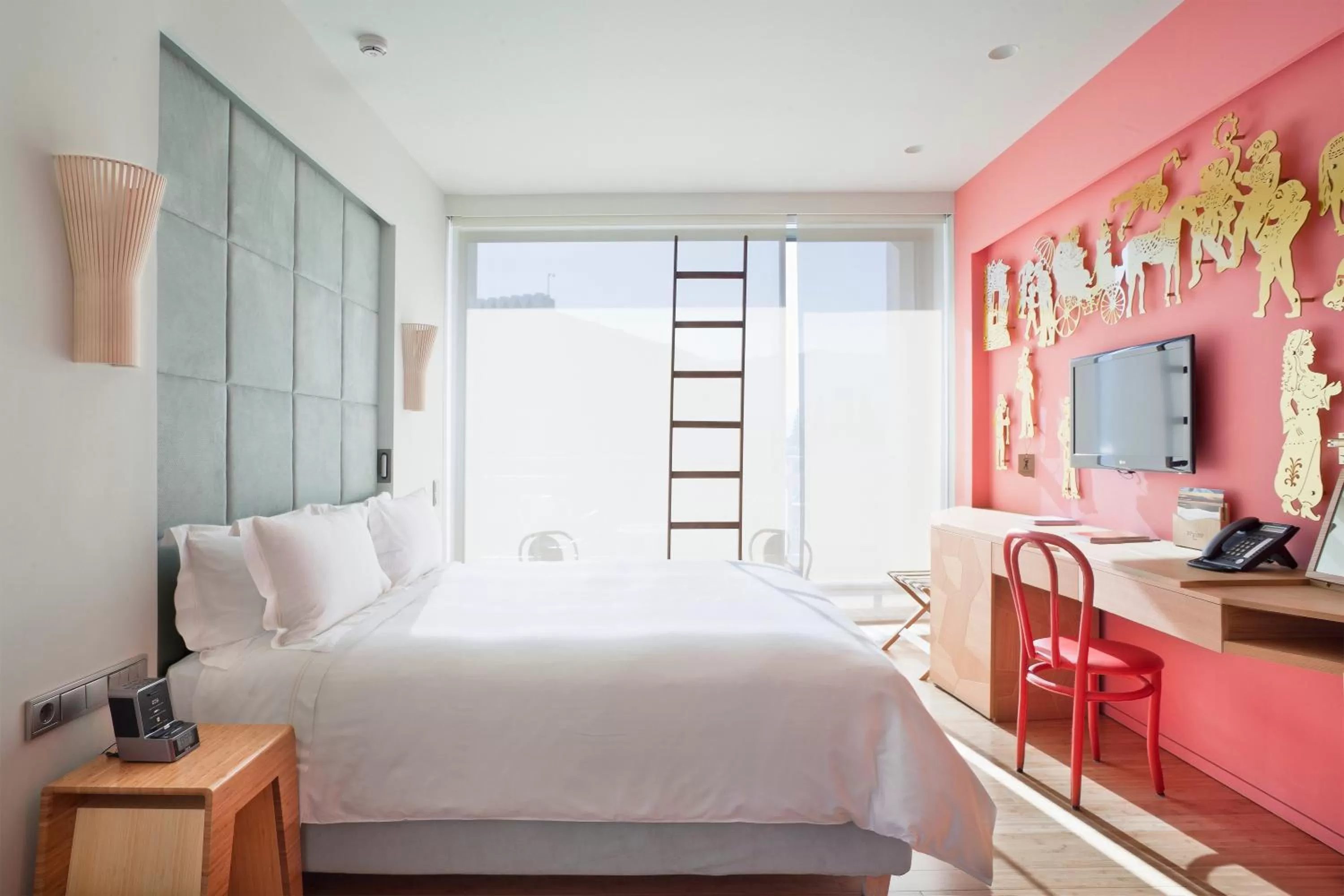 Photo of the whole room, Bed in New Hotel