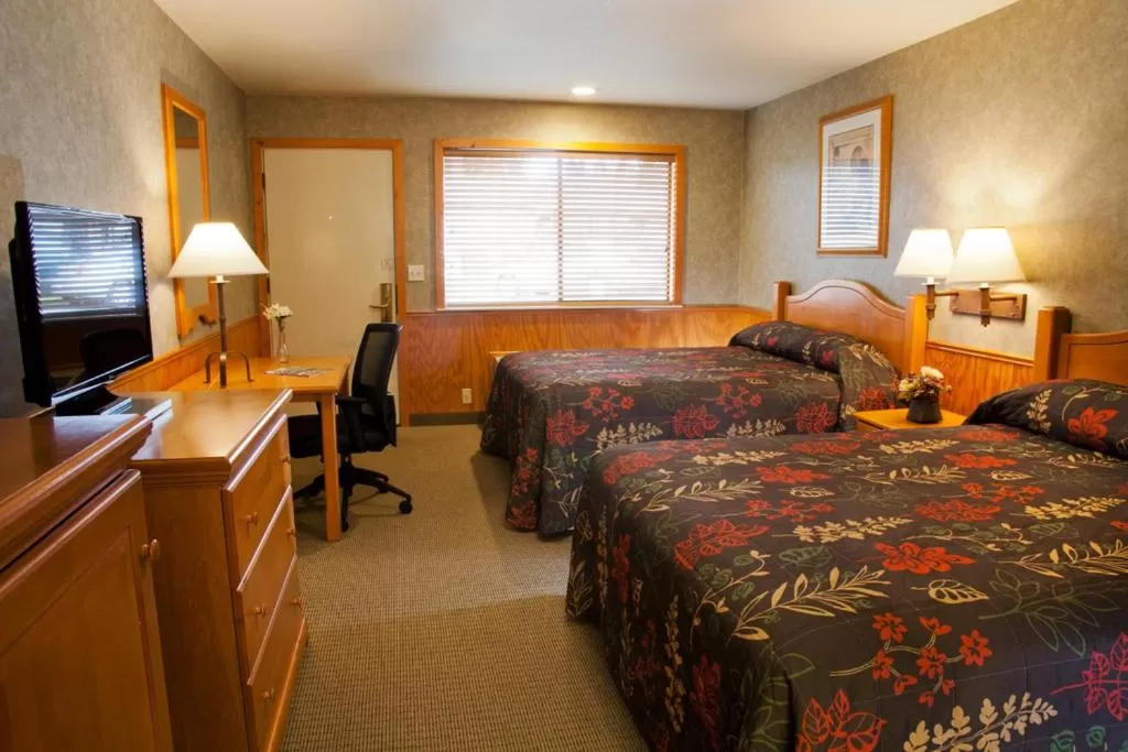 Photo of the whole room, Bed in Poulsbo Inn & Suites