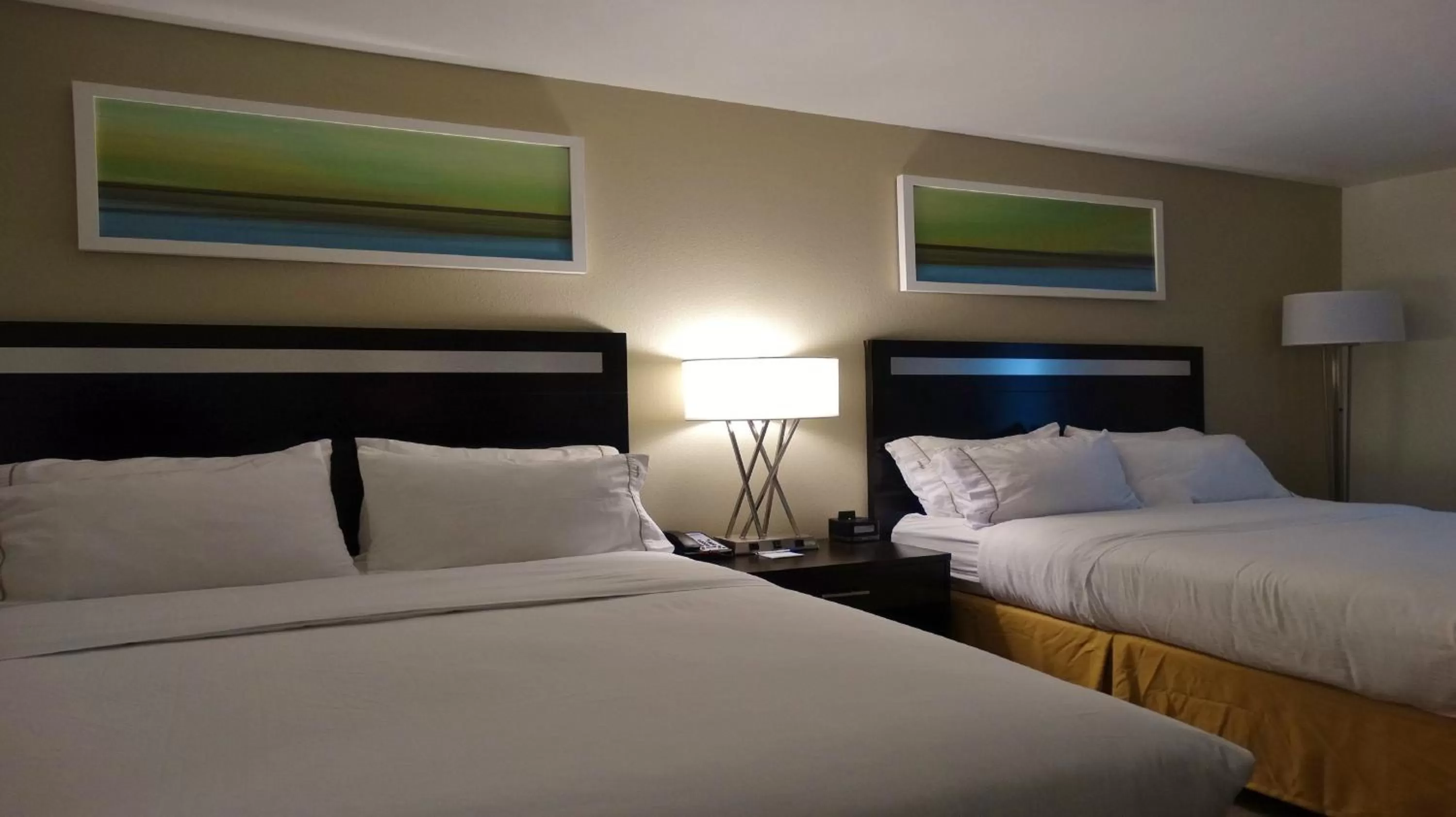Photo of the whole room, Bed in Holiday Inn Express and Suites Montgomery by IHG
