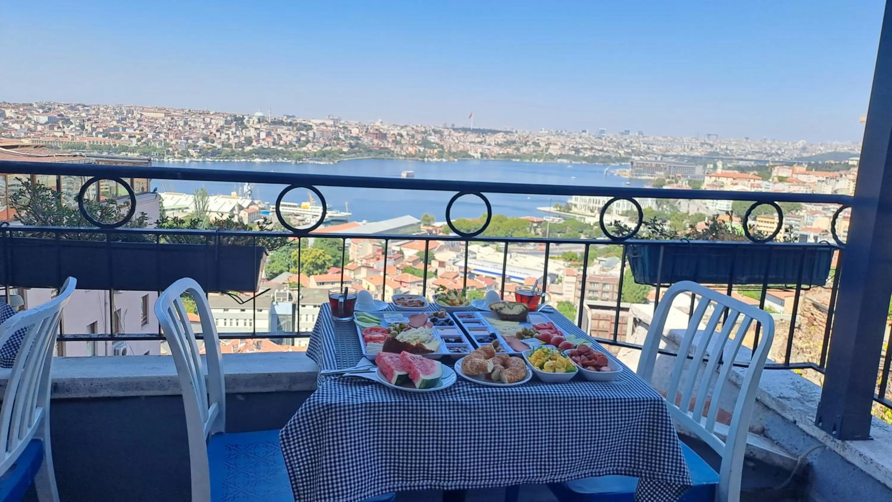 Restaurant/places to eat in Taksim Terrace Hotel