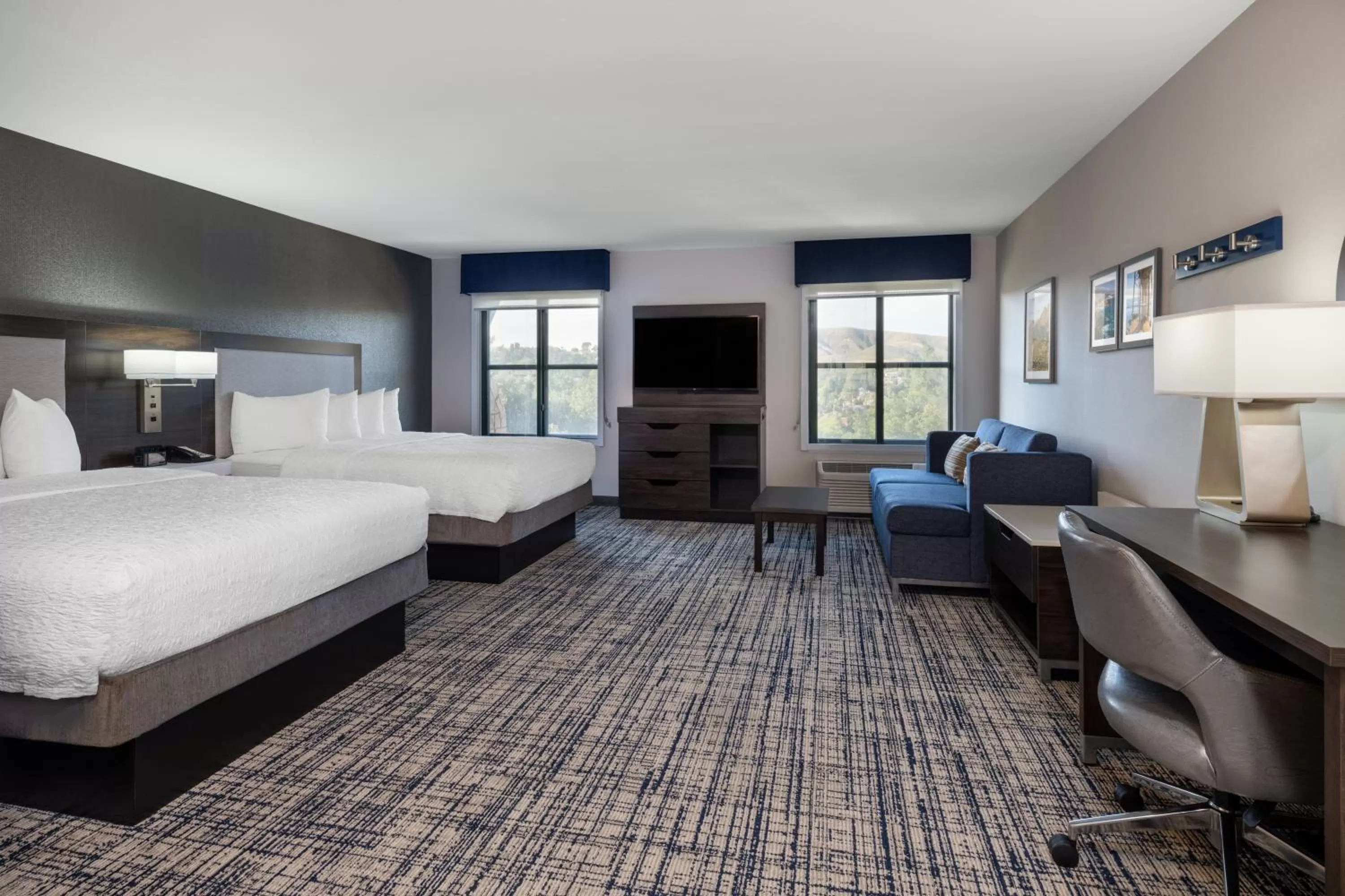 Bed in Hampton Inn & Suites Agoura Hills