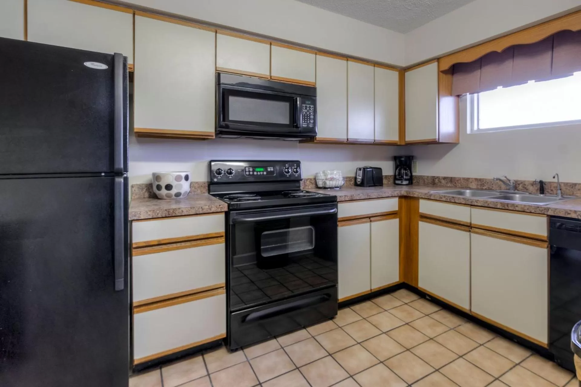 Kitchen/Kitchenette in Kingfisher Inn