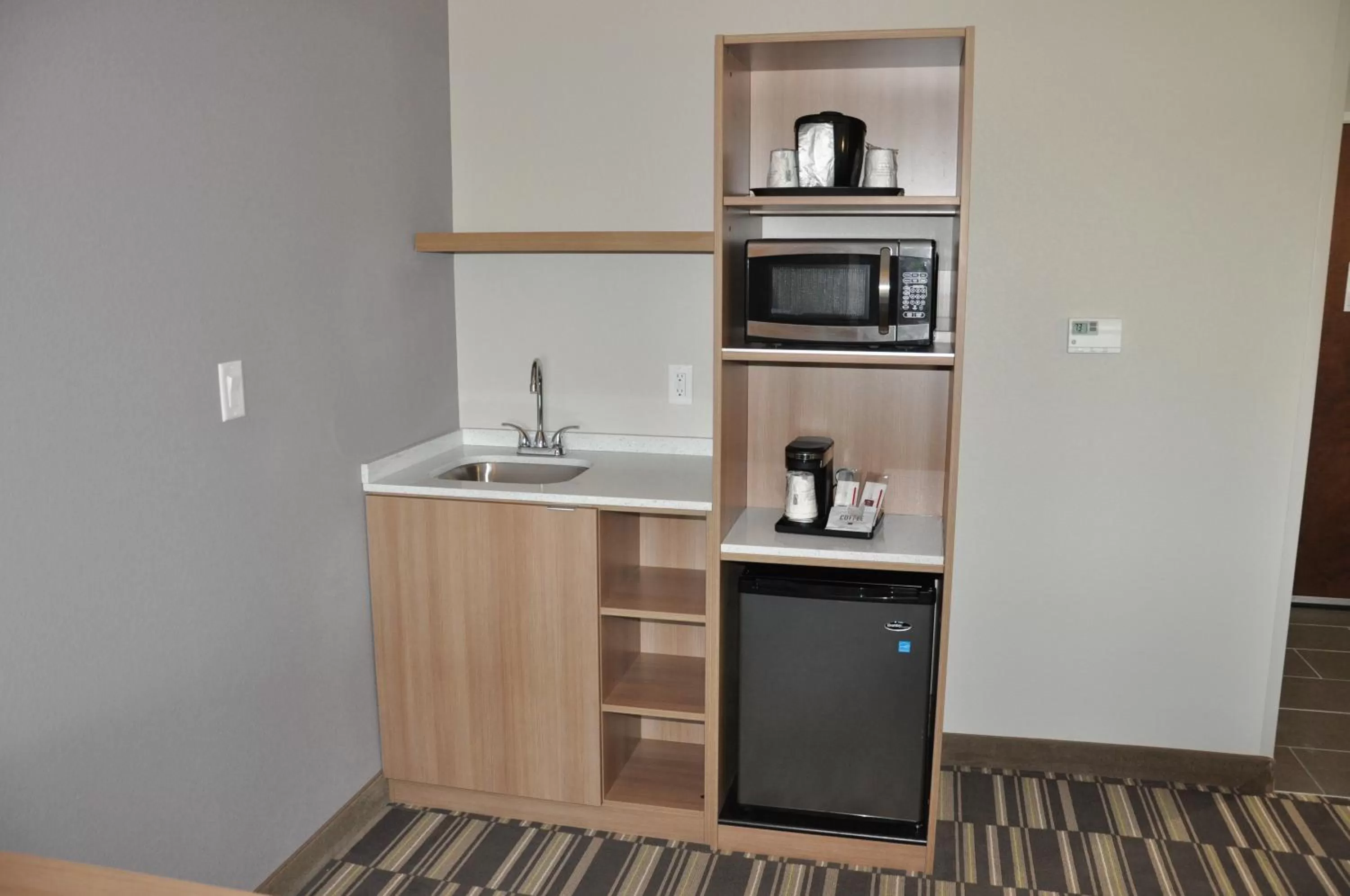 Coffee/tea facilities in Microtel Inn & Suites by Wyndham Lubbock