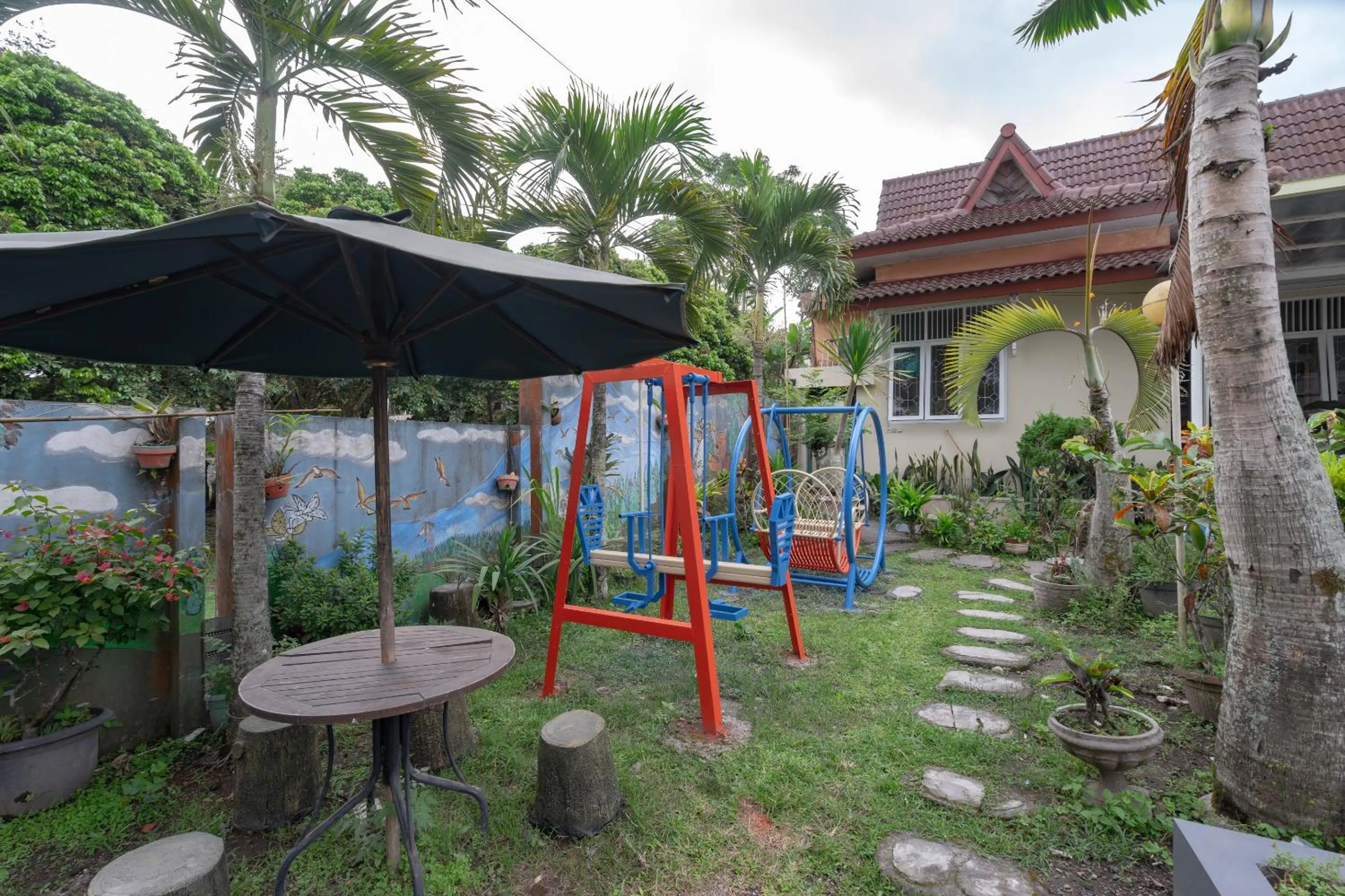 Garden, Children's Play Area in OYO 1962 Anugerah Wisata Hotel