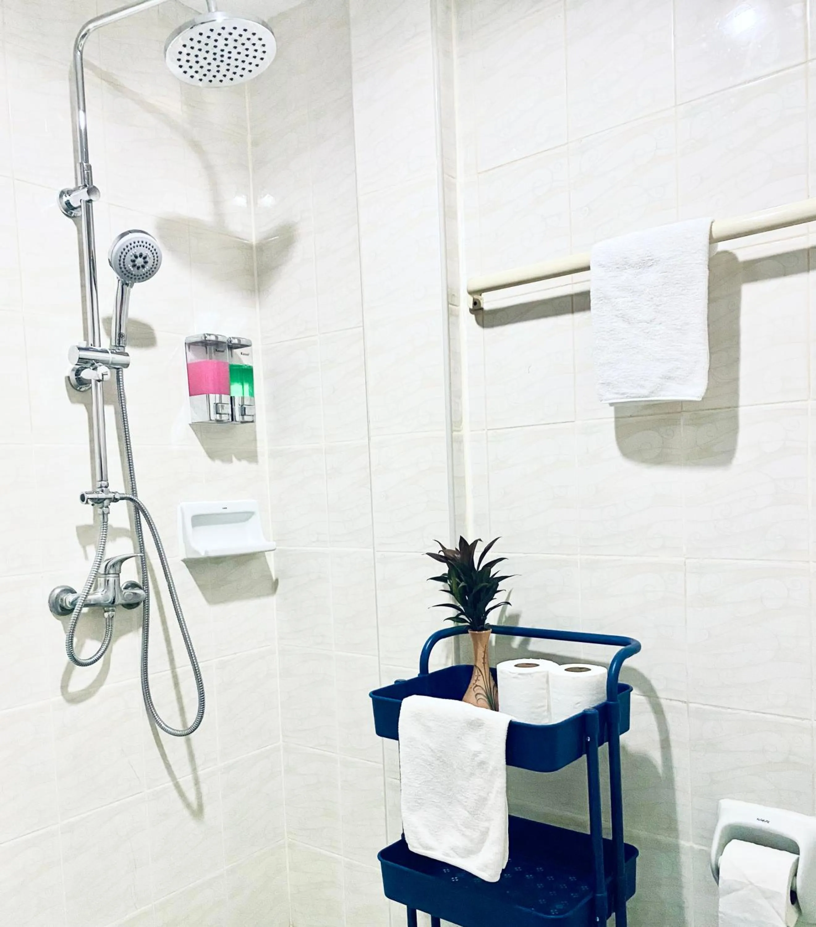 Toilet in BH Baan Paradise Hotel Patong