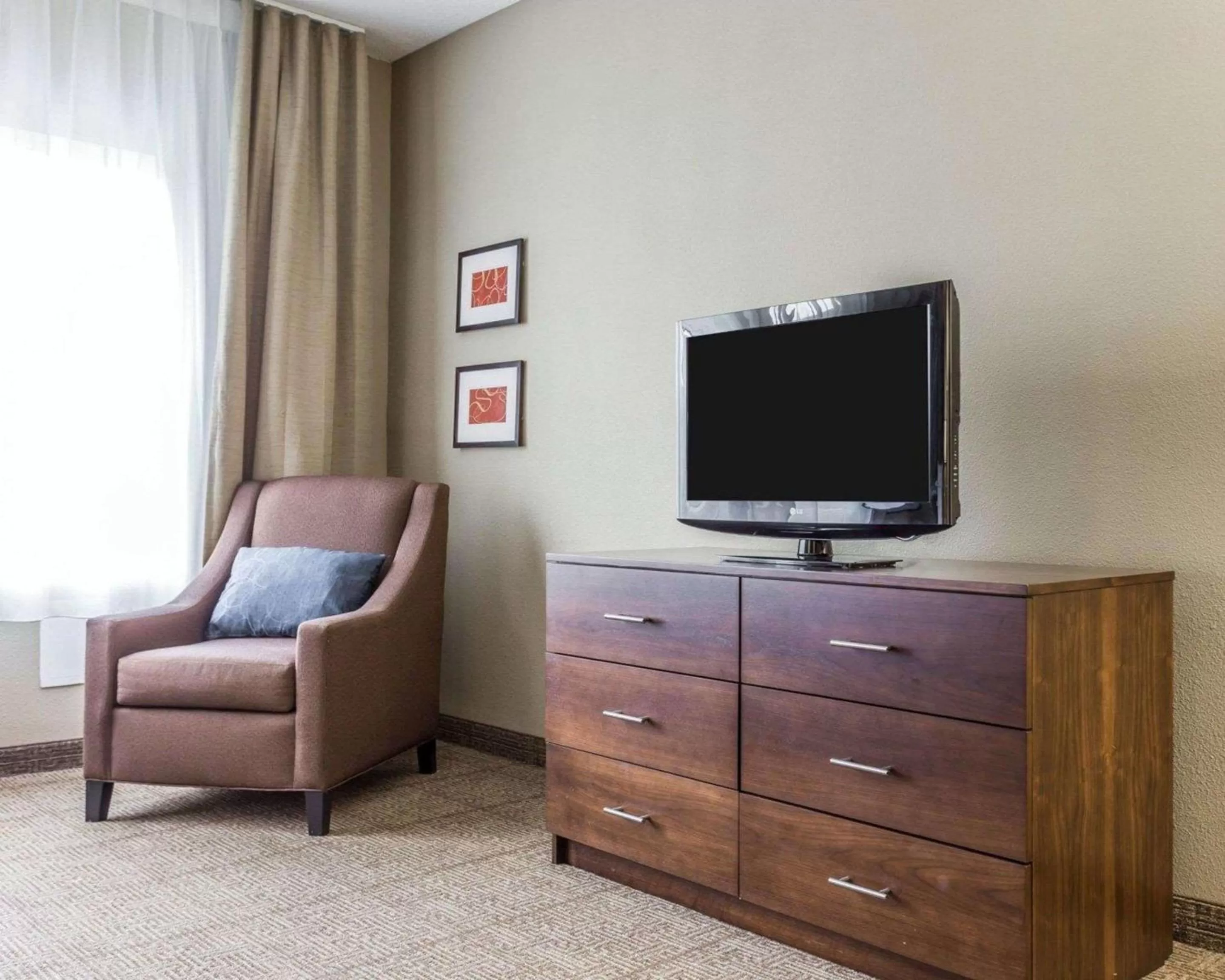 Photo of the whole room in Comfort Suites at Isle of Palms Connector