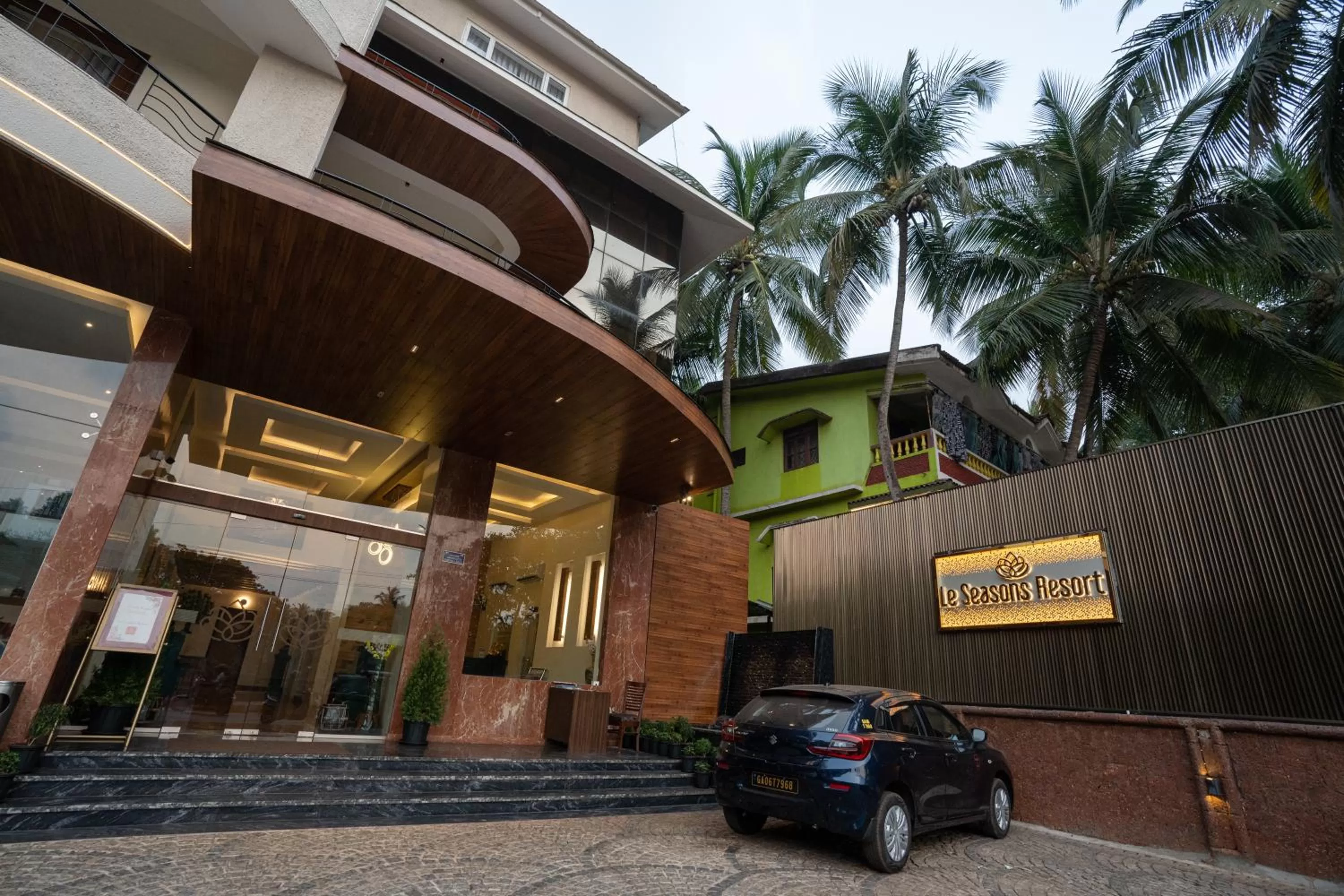 Facade/entrance in Le Seasons Resort