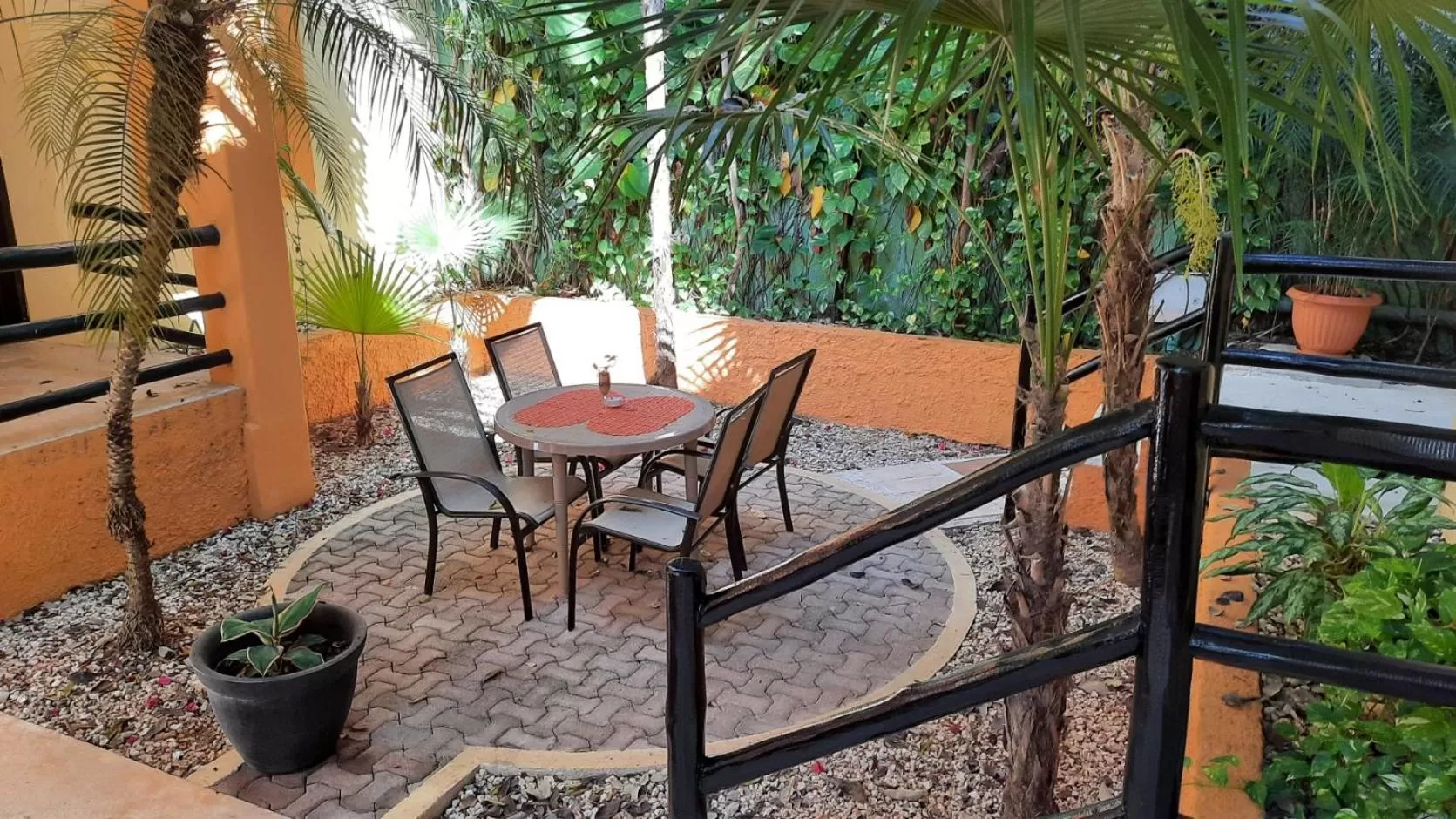 Patio in Hotel LunaSol