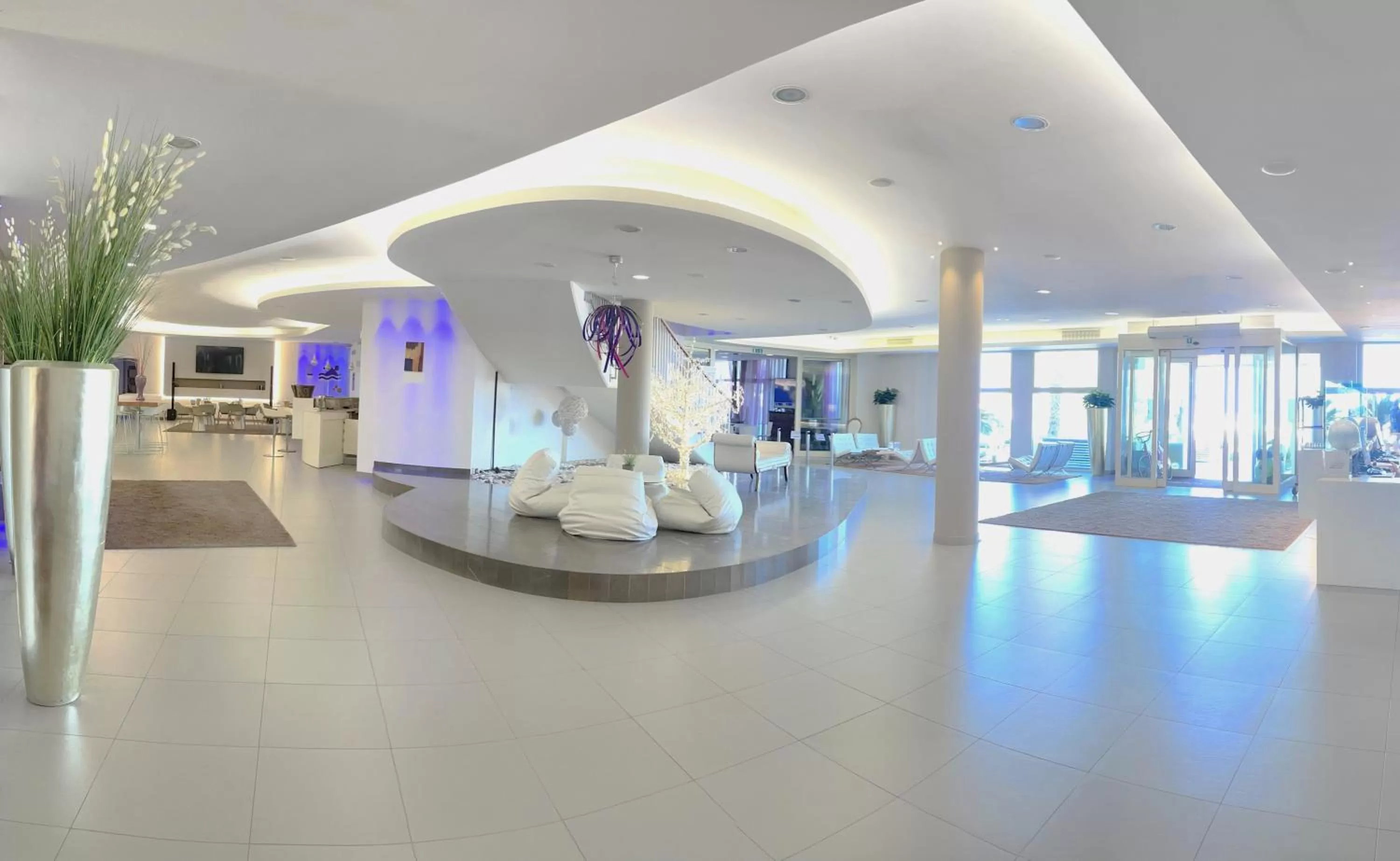 Lobby or reception in Yes Hotel Touring & SPA