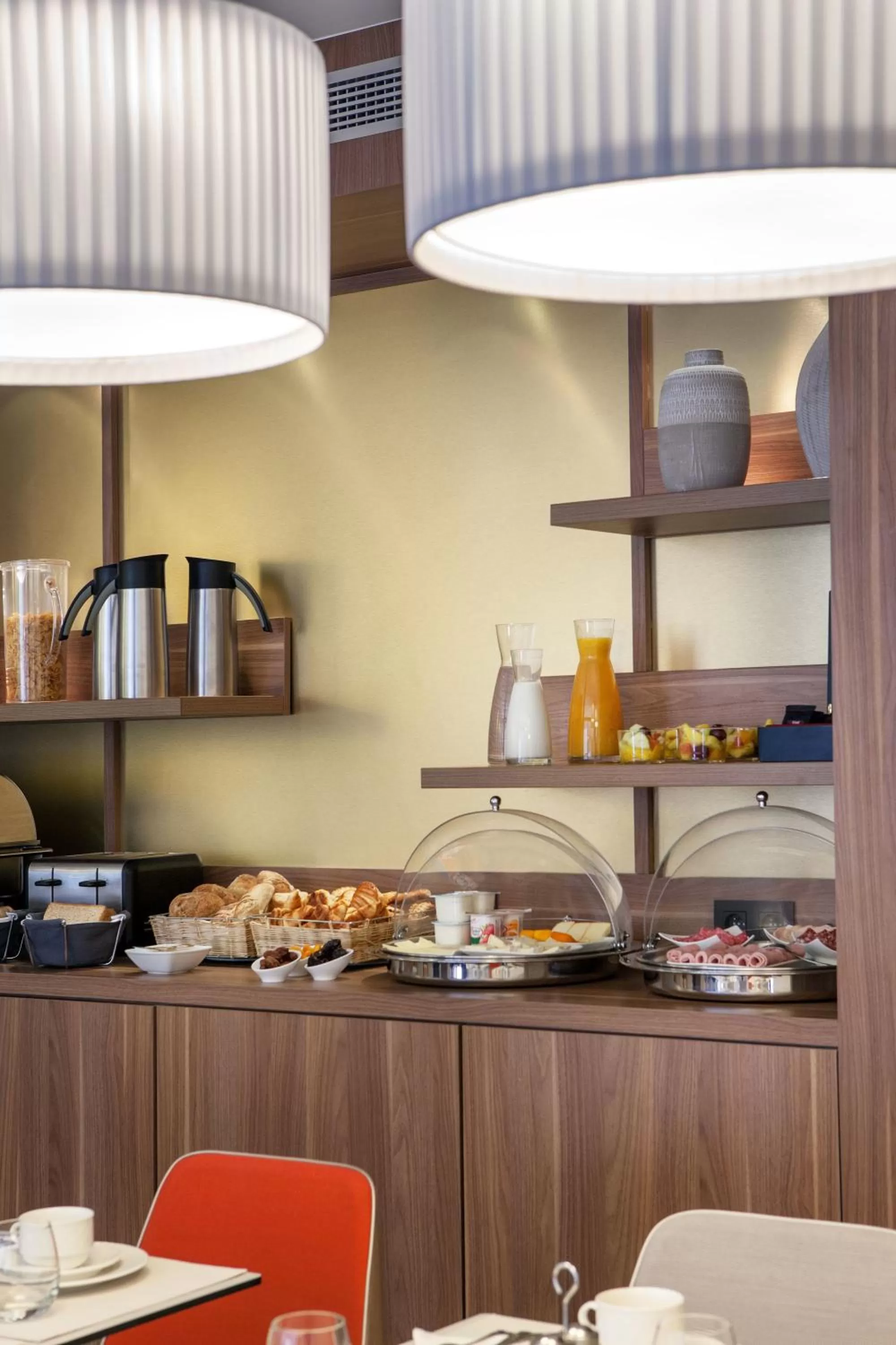 Restaurant/places to eat in Hotel des Nations Saint Germain