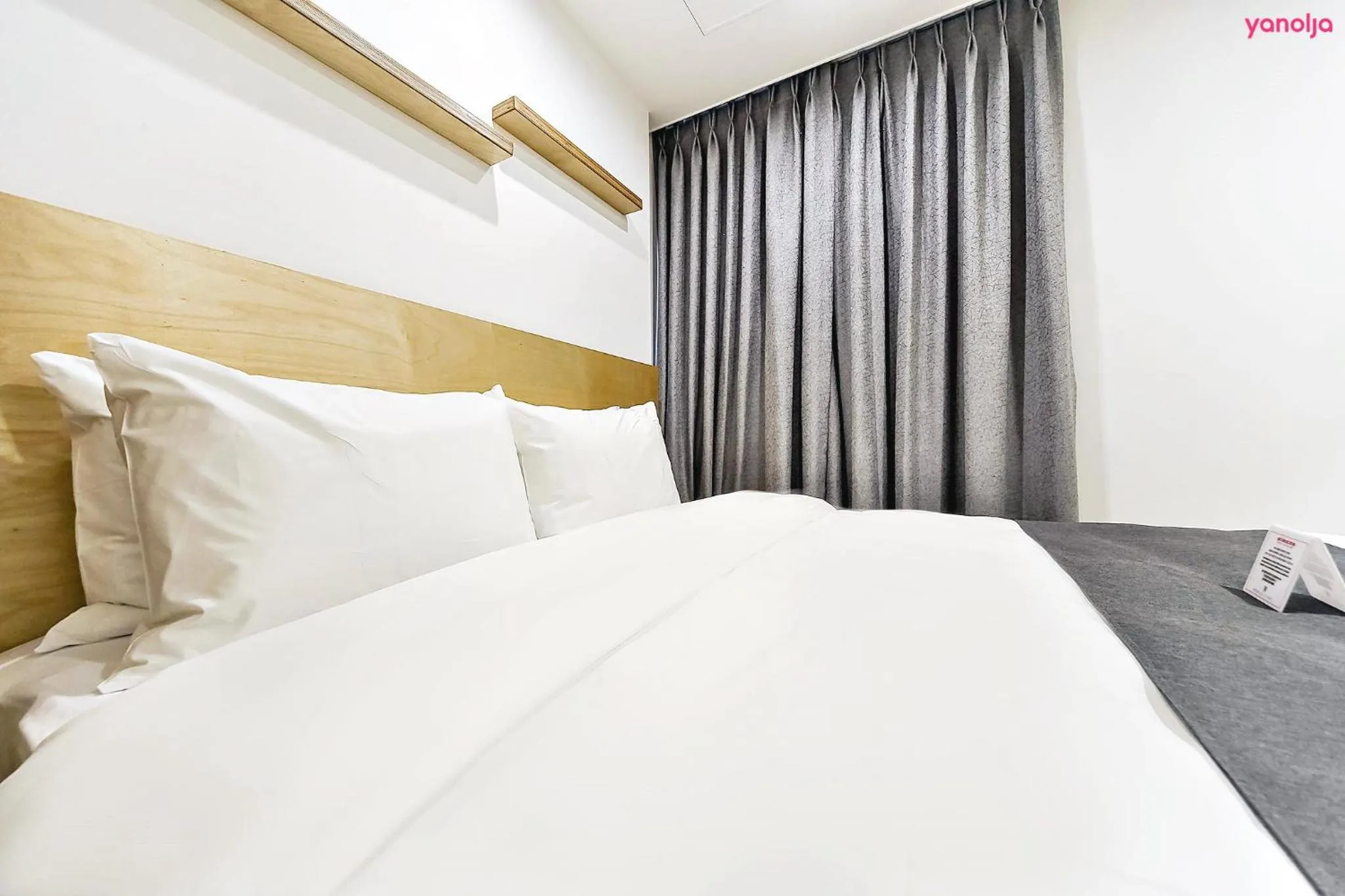 Bed in Hotel Noblestay