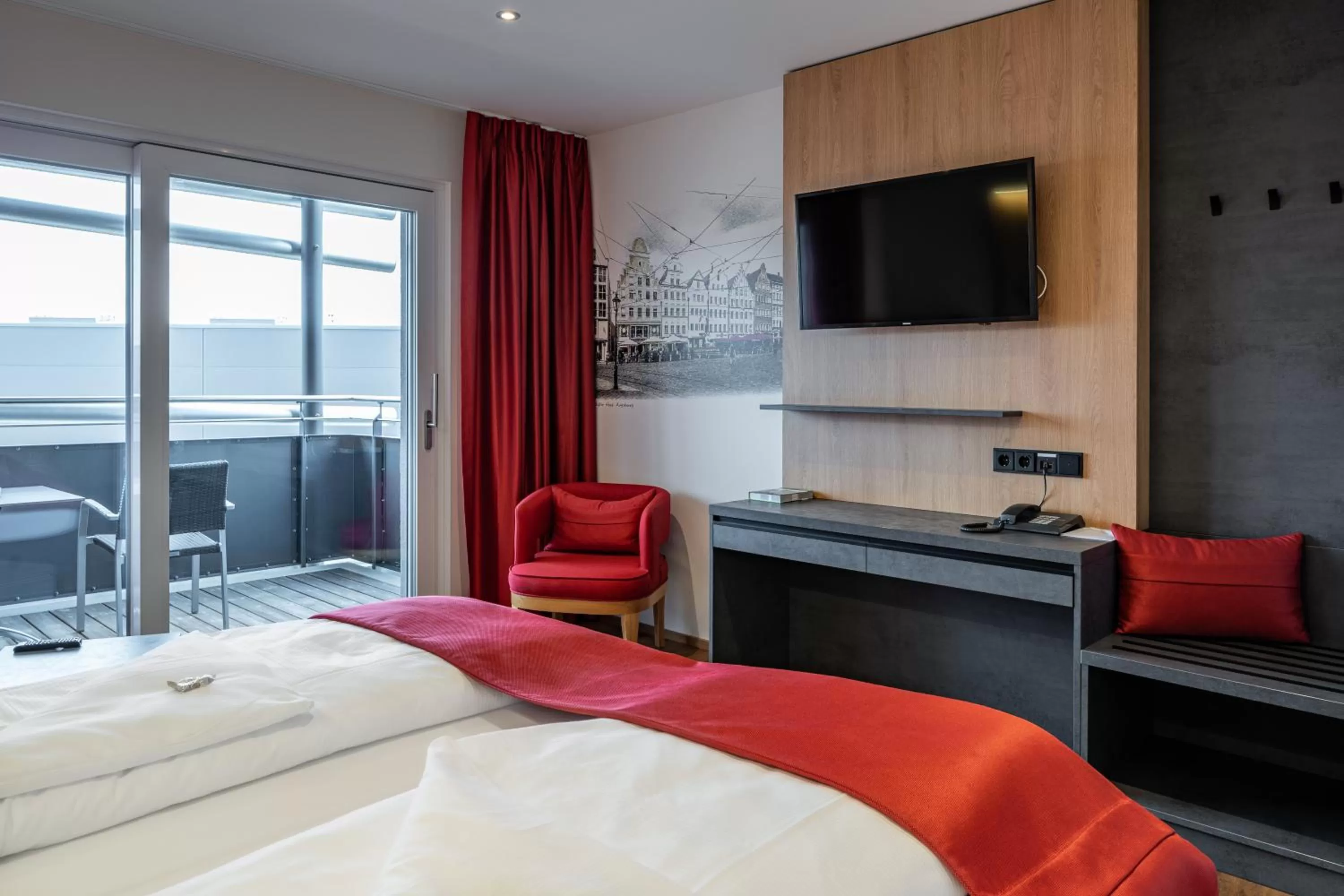 TV and multimedia, Bed in Augsburg Hotel Sonnenhof