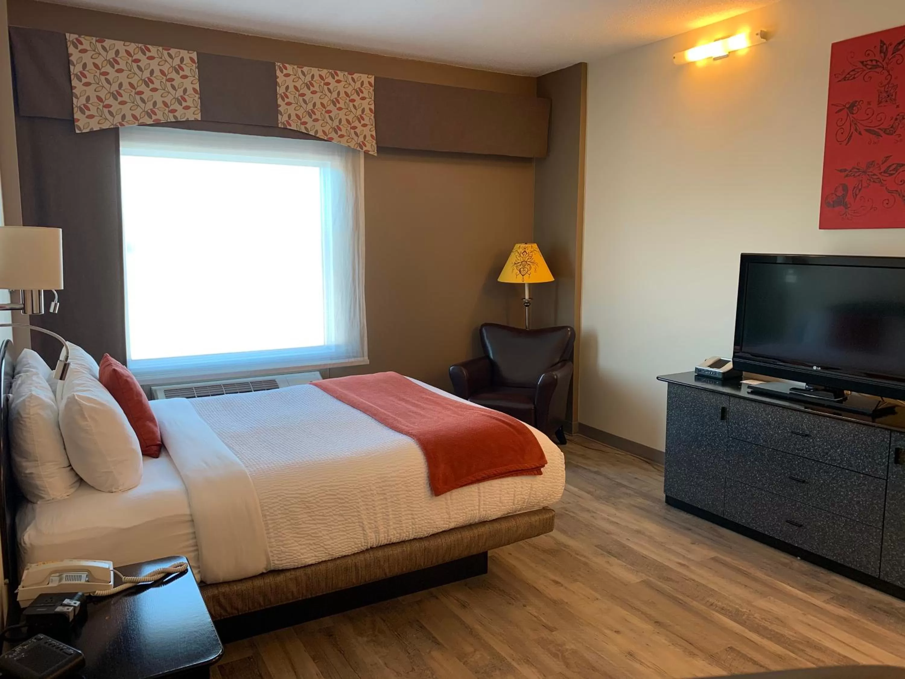 Bedroom, Bed in Days Inn by Wyndham Berthierville