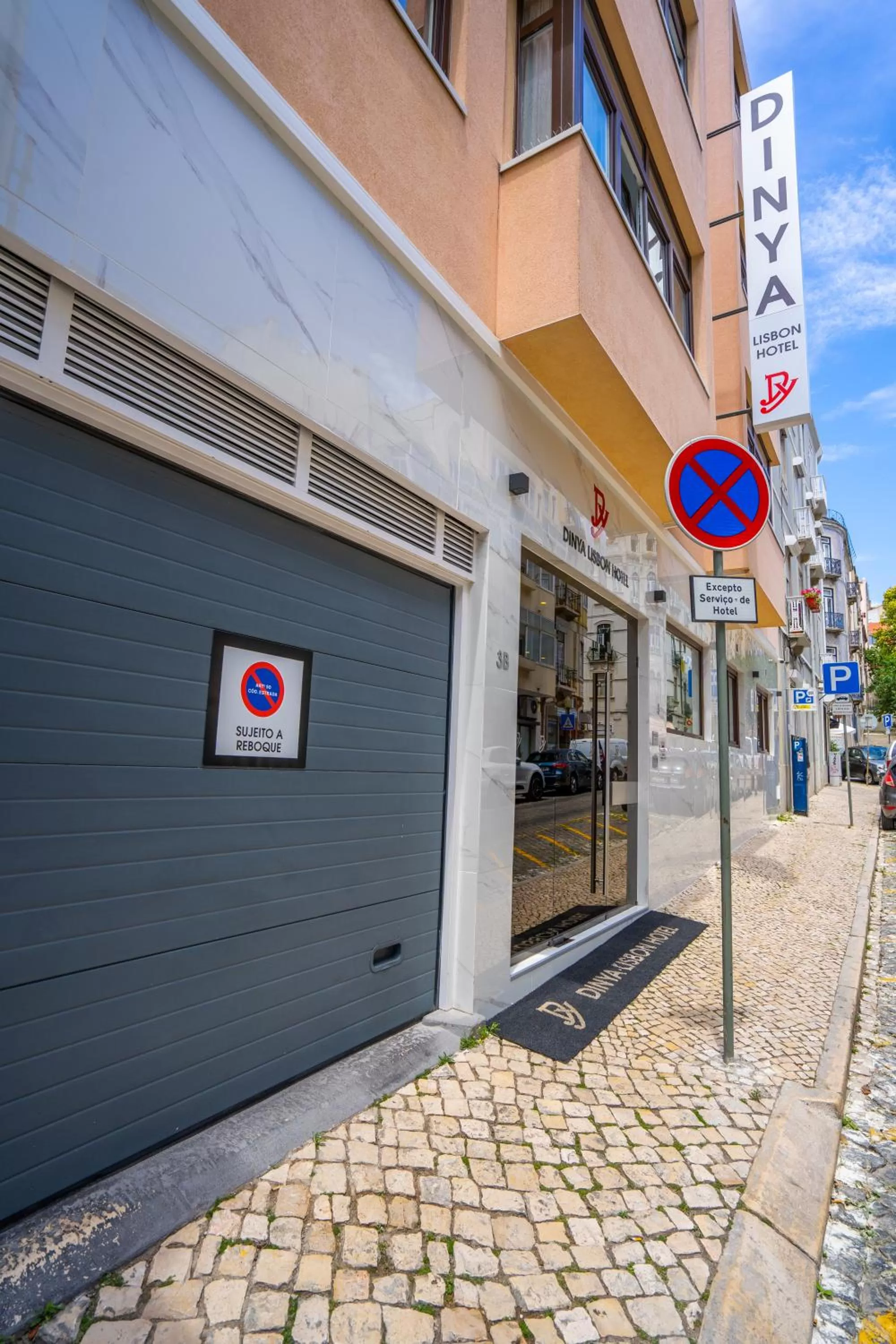 Property building in Dinya Lisbon Hotel