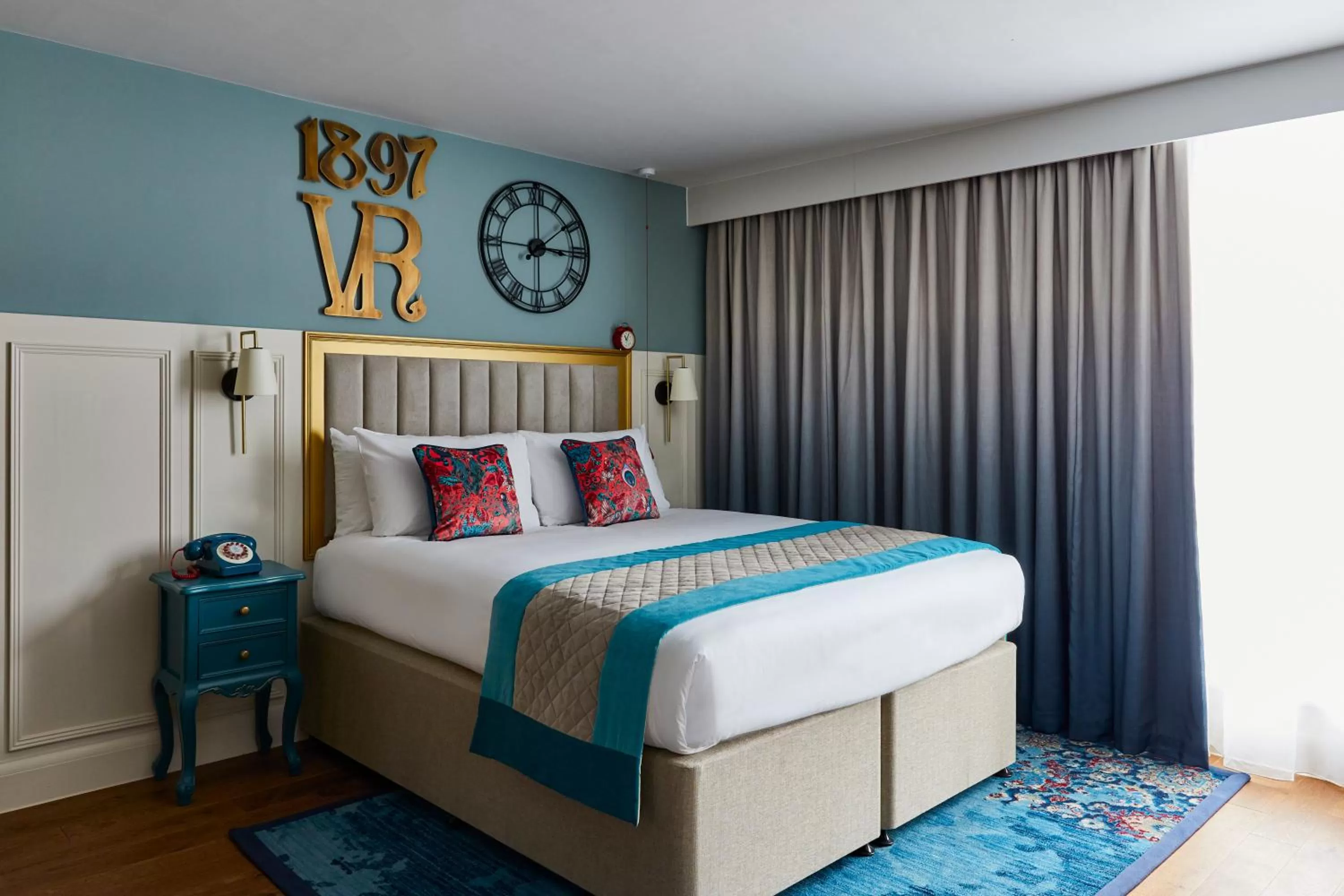 Photo of the whole room, Bed in Hotel Indigo - Chester by IHG