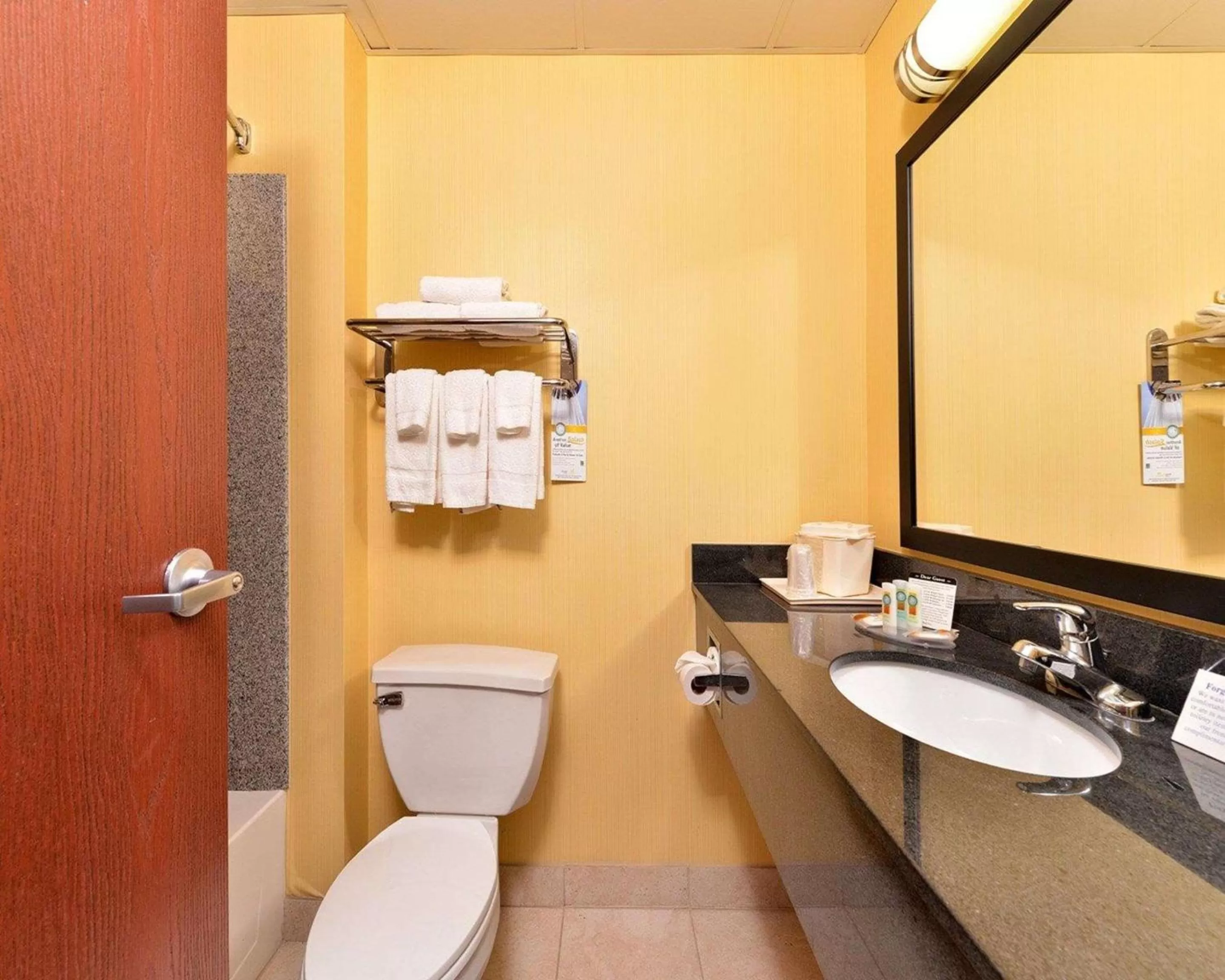 Bedroom in Quality Suites Stratford