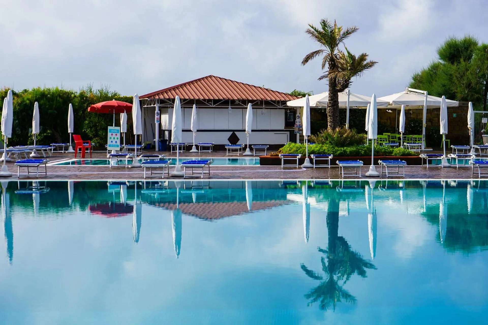 Swimming pool in Puntaquattroventi