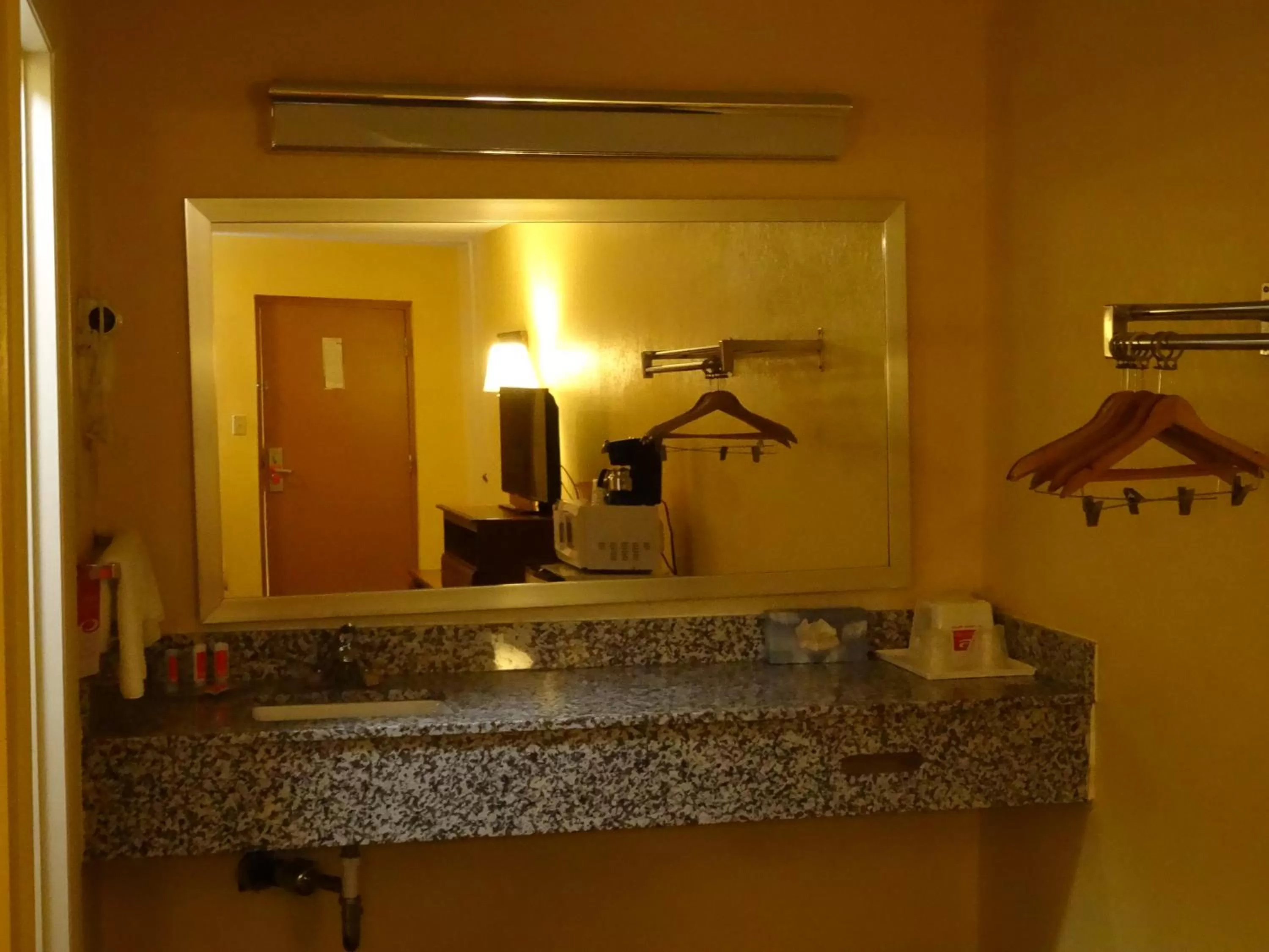 Queen Room with Two Queen Beds - Non-Smoking in Econo Lodge Fredericksburg near I-95