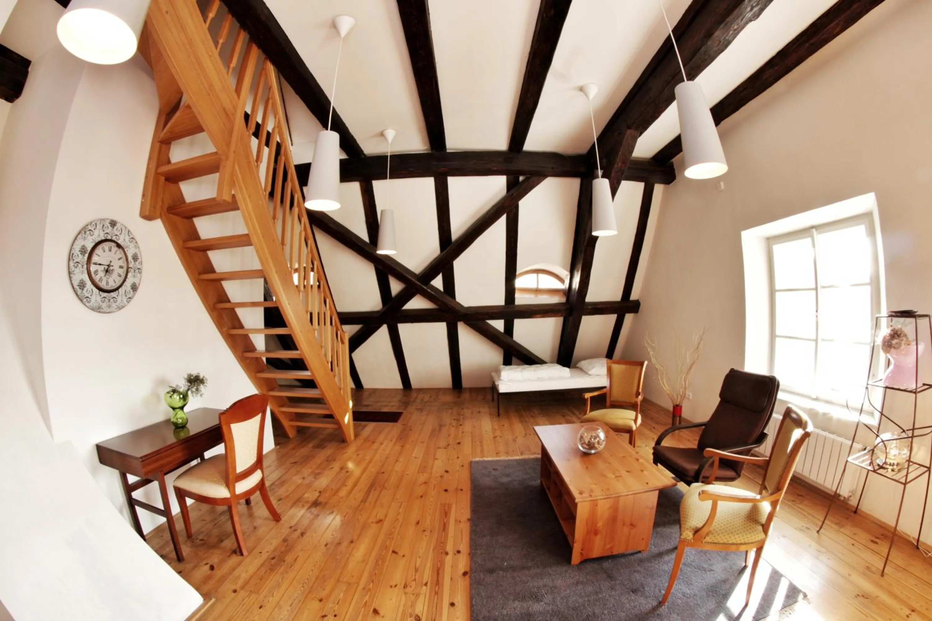 Communal lounge/ TV room in Hostel HOMEr - Old Town Square