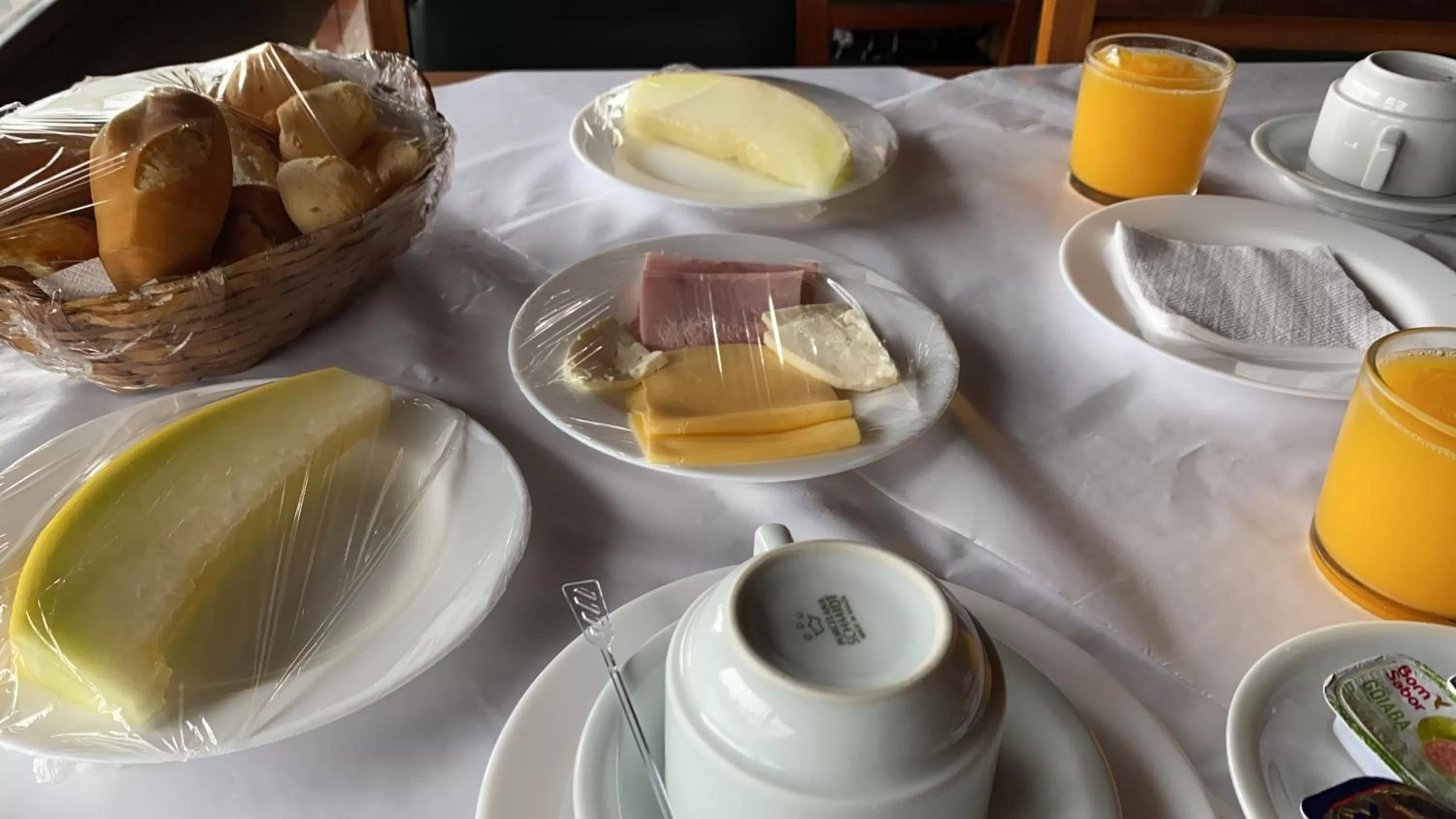 Breakfast in Apart Hotel Delphin Guaruja