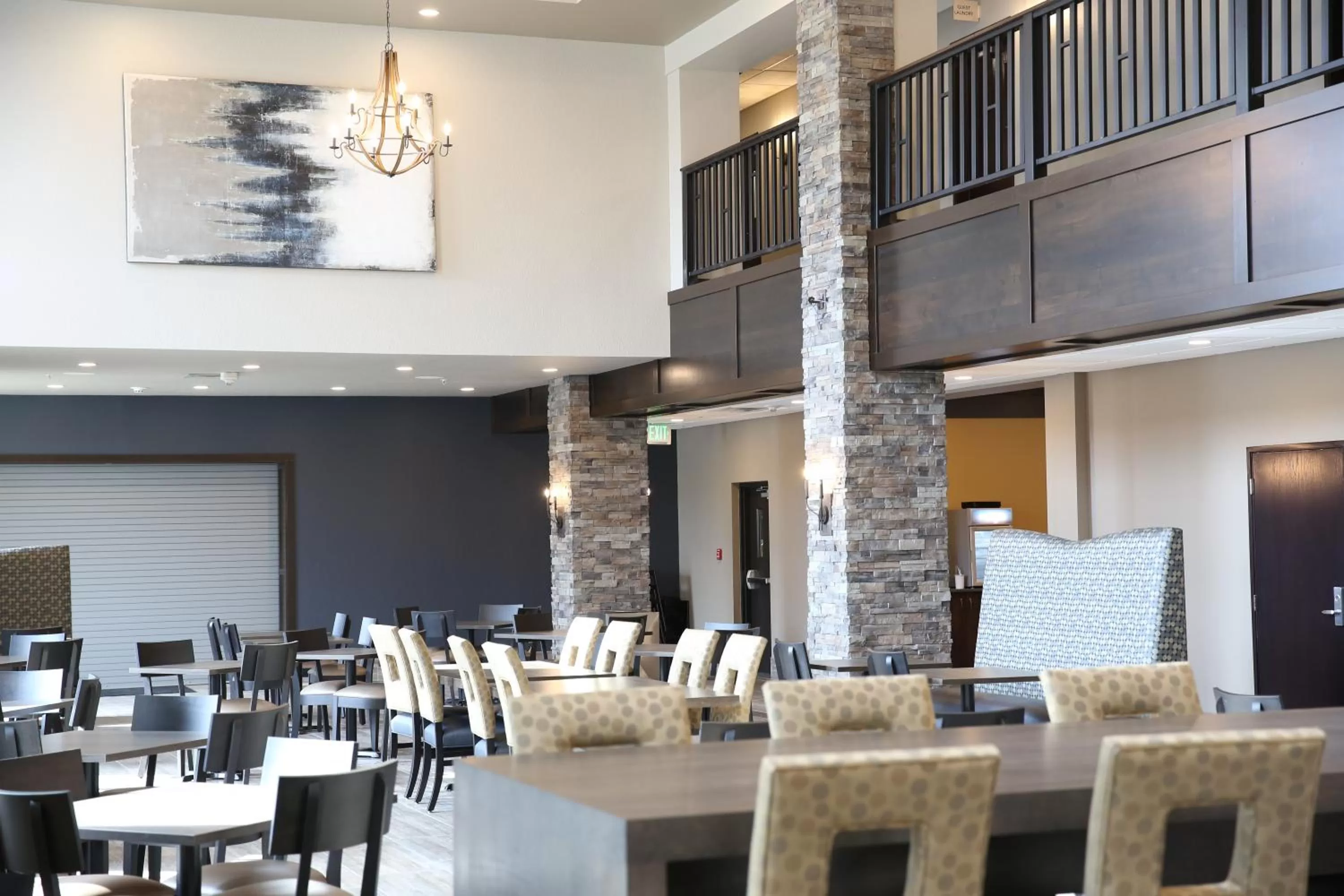 Lobby or reception, Restaurant/Places to Eat in Berlin Encore Hotel & Suites