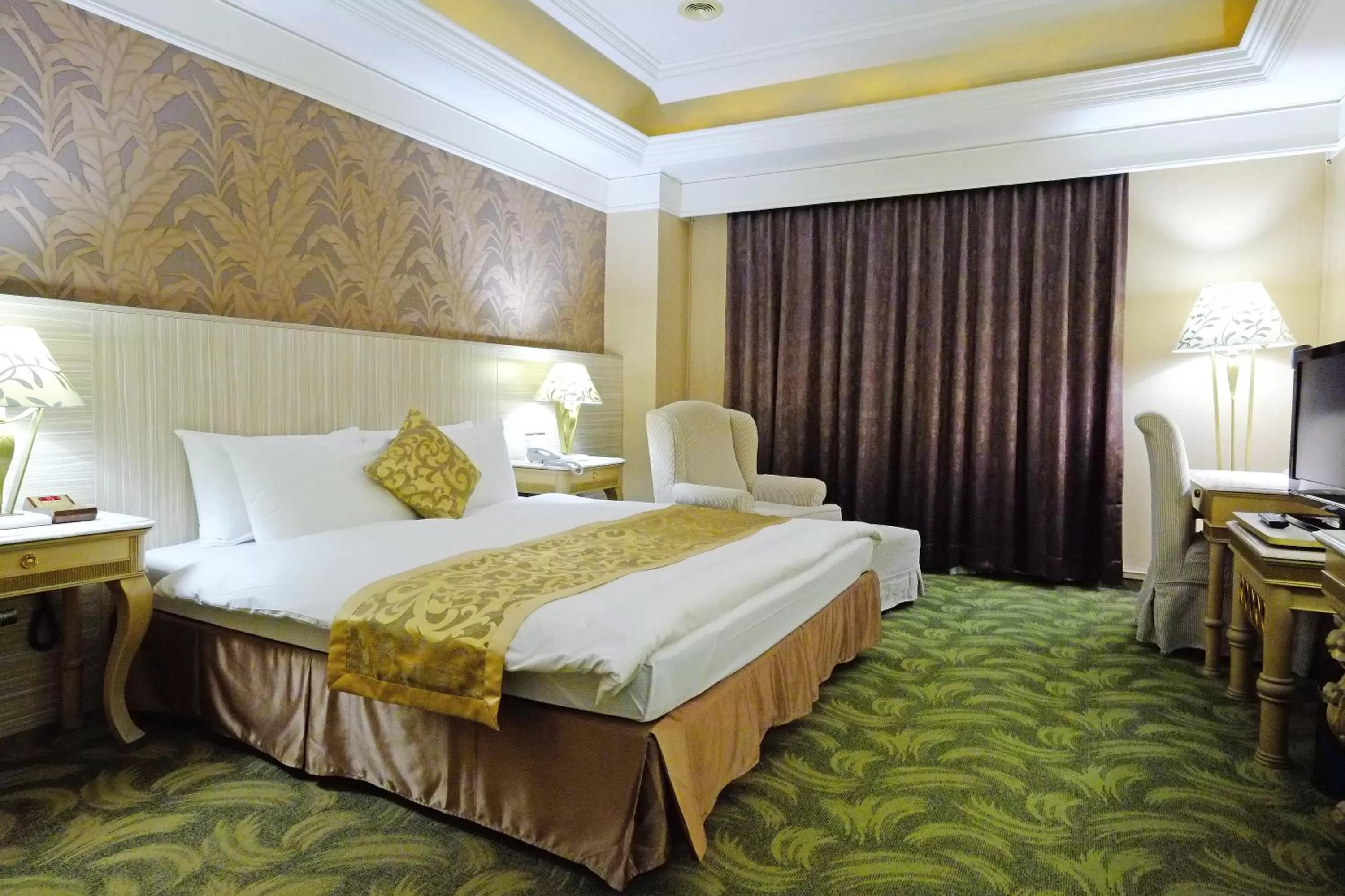 Photo of the whole room, Bed in F Hotel - Taichung