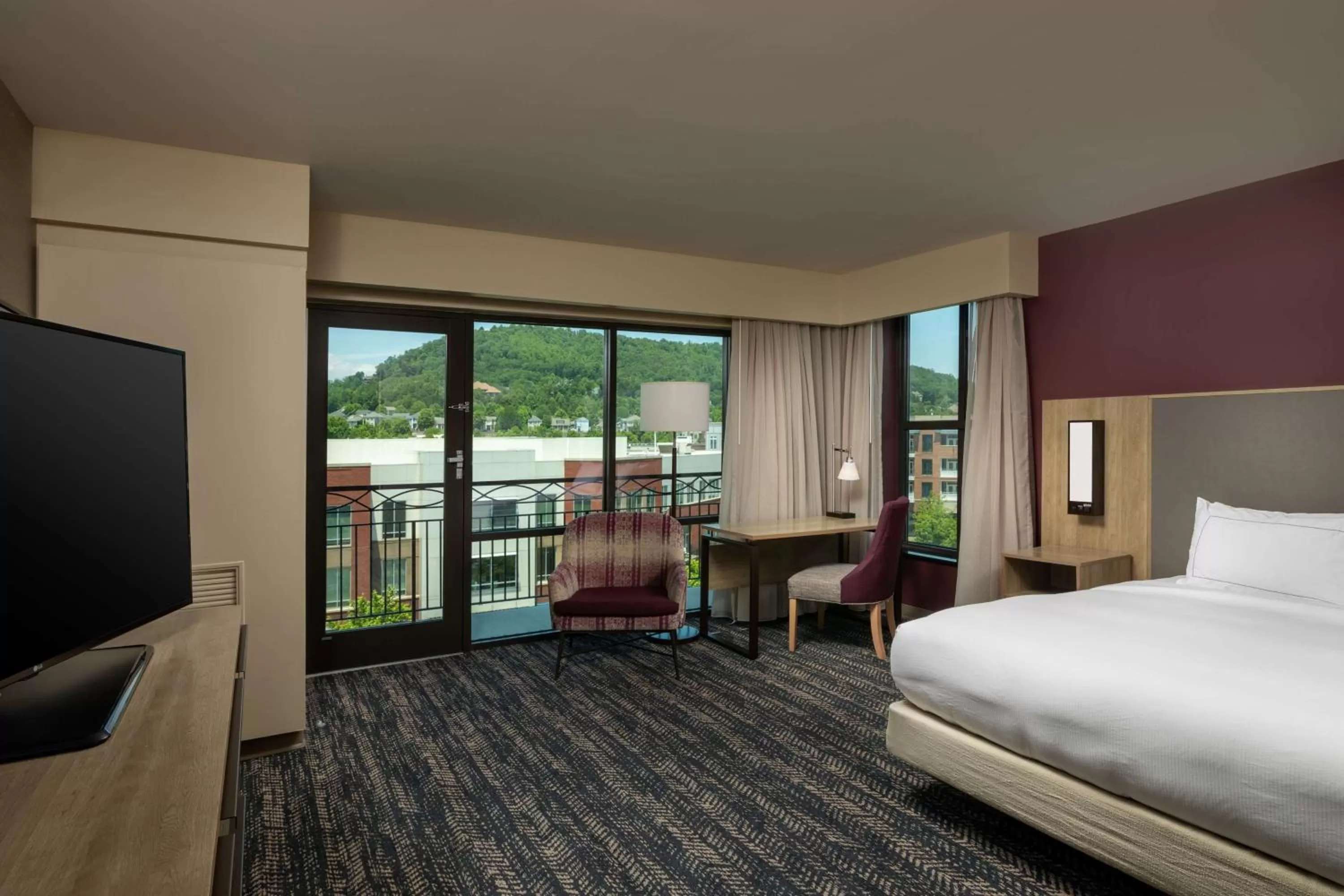 Bedroom, Bed in Hilton Asheville Biltmore Park