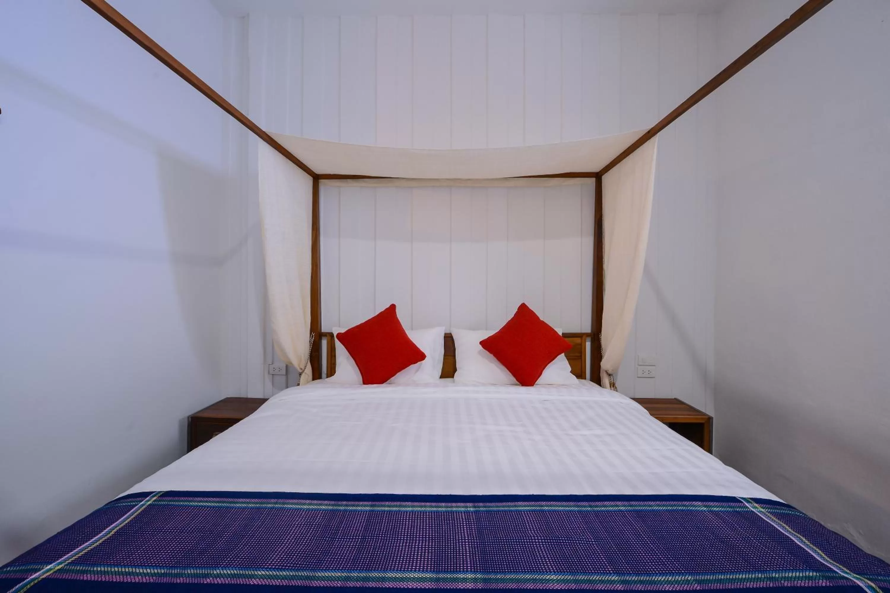 Bed in Neighbor Phuthon