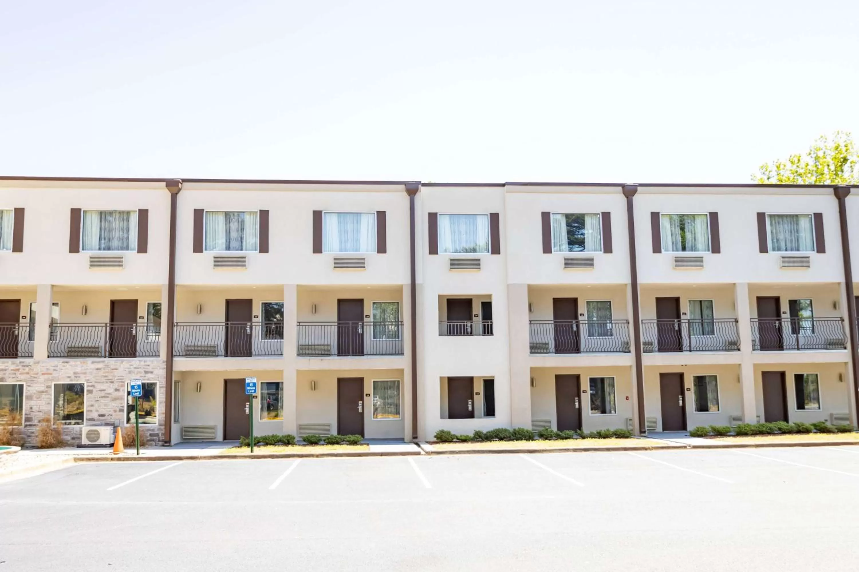 Property building in Days Inn by Wyndham College Park Atlanta Airport South