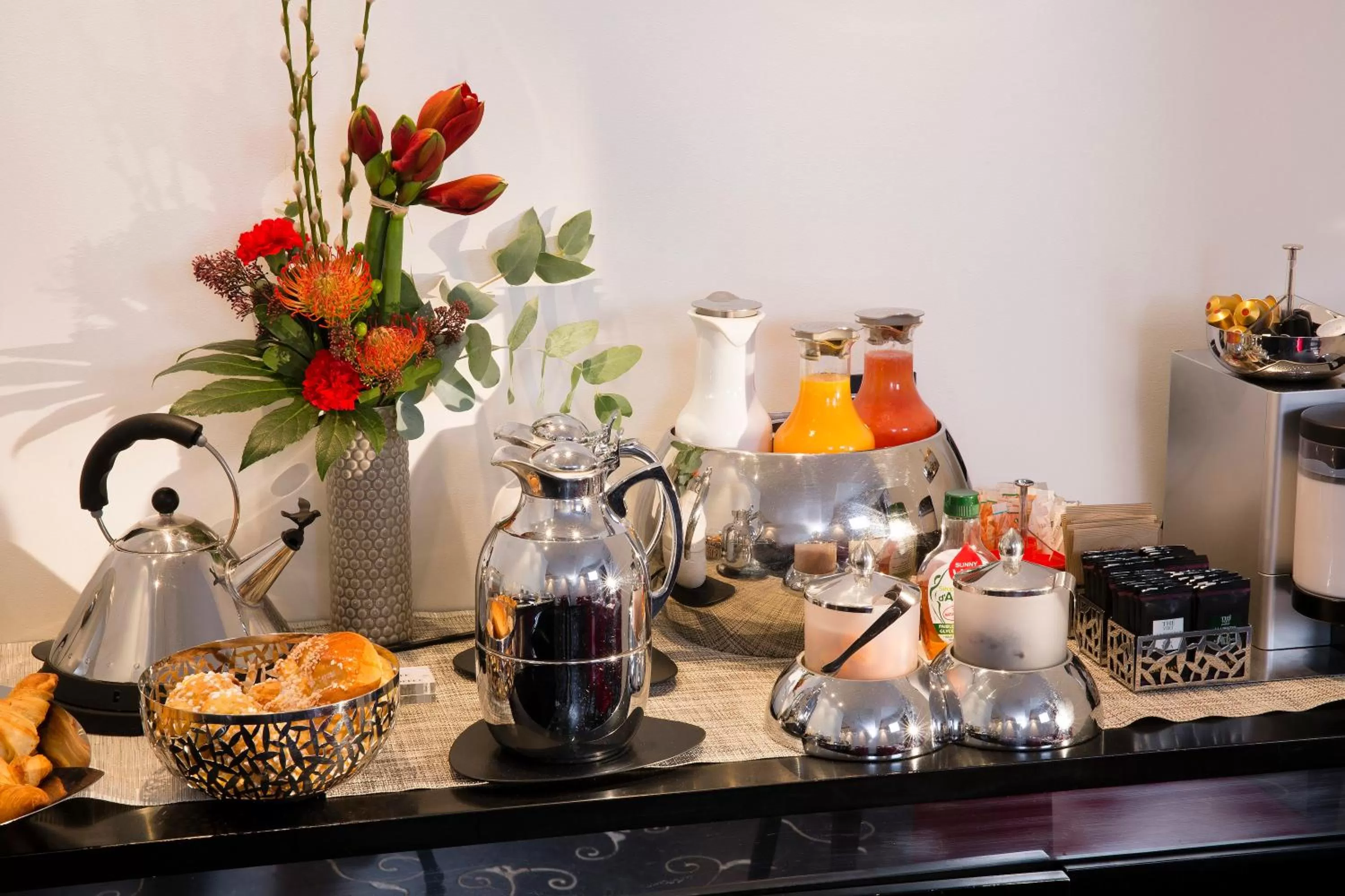 Breakfast in Hotel Ares Eiffel