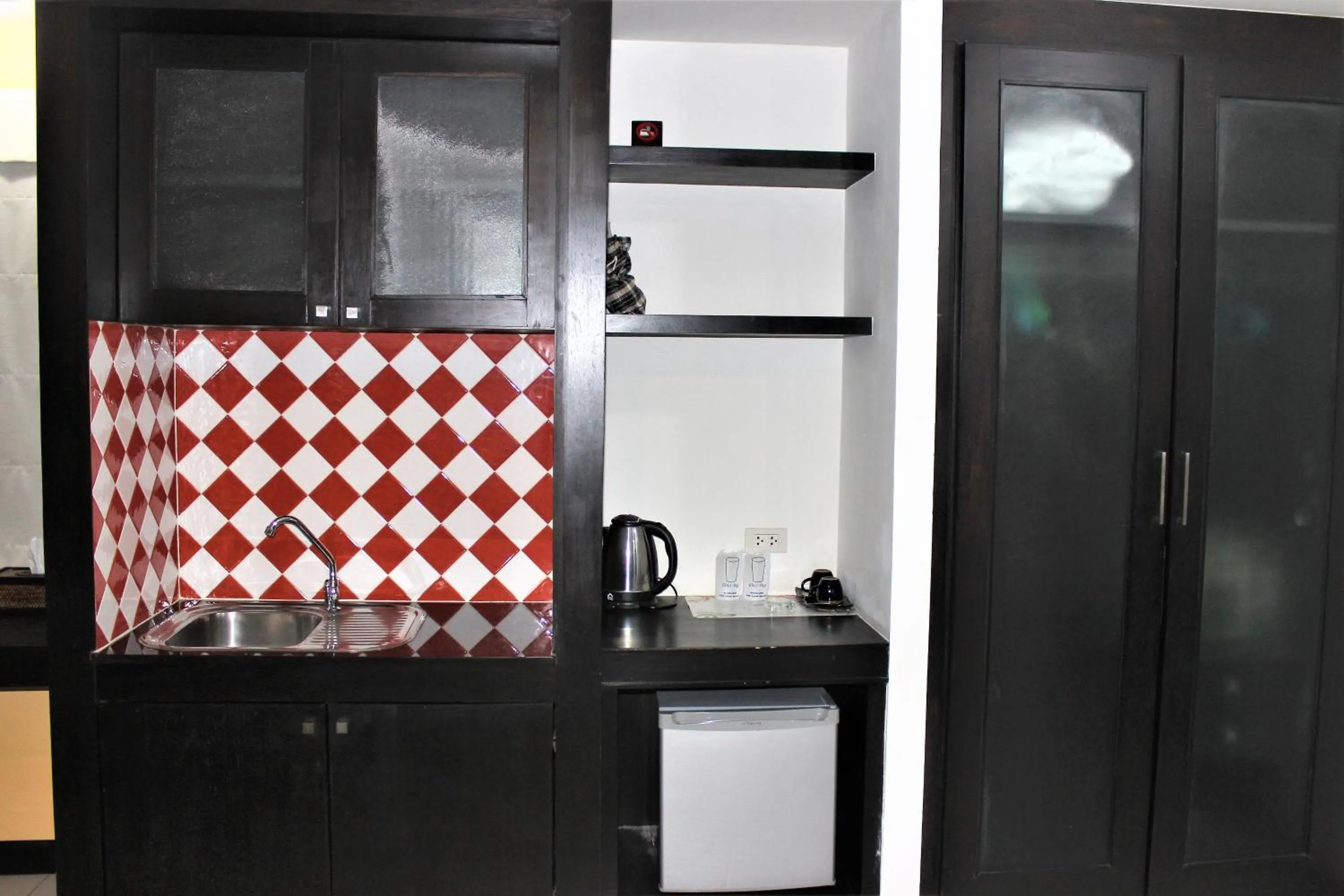 Kitchen/Kitchenette in Amber Residence - SHA Plus