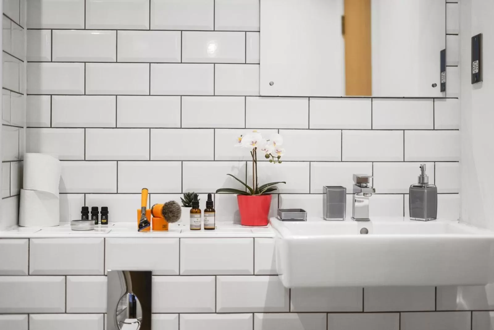 Bathroom, Kitchen/Kitchenette in Onyx O2 Arena Brindley Place Broad Street Large Spacious Apartment