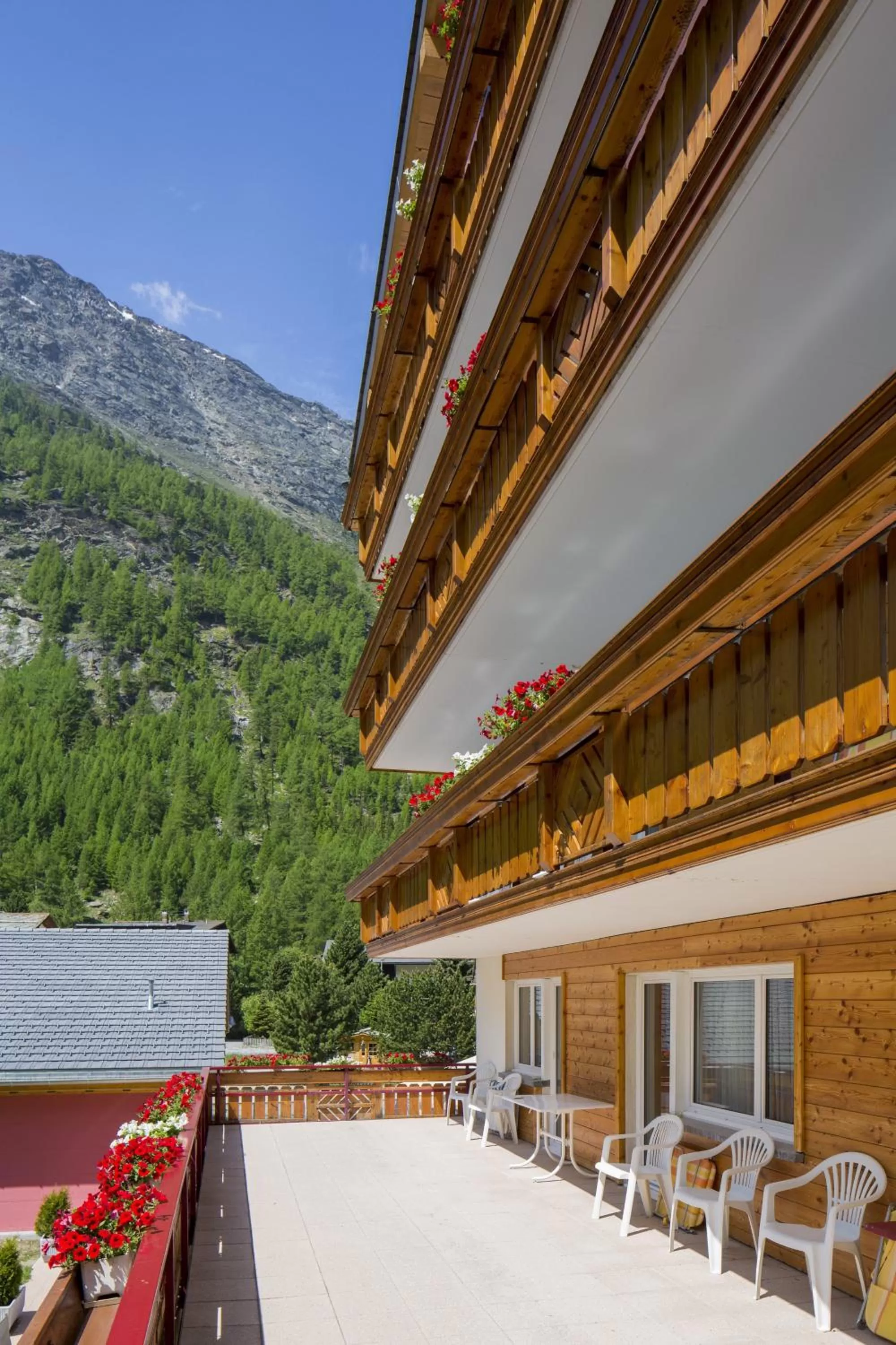 Property building, Patio/Outdoor Area in Wellness- und Schneesporthotel Christiania