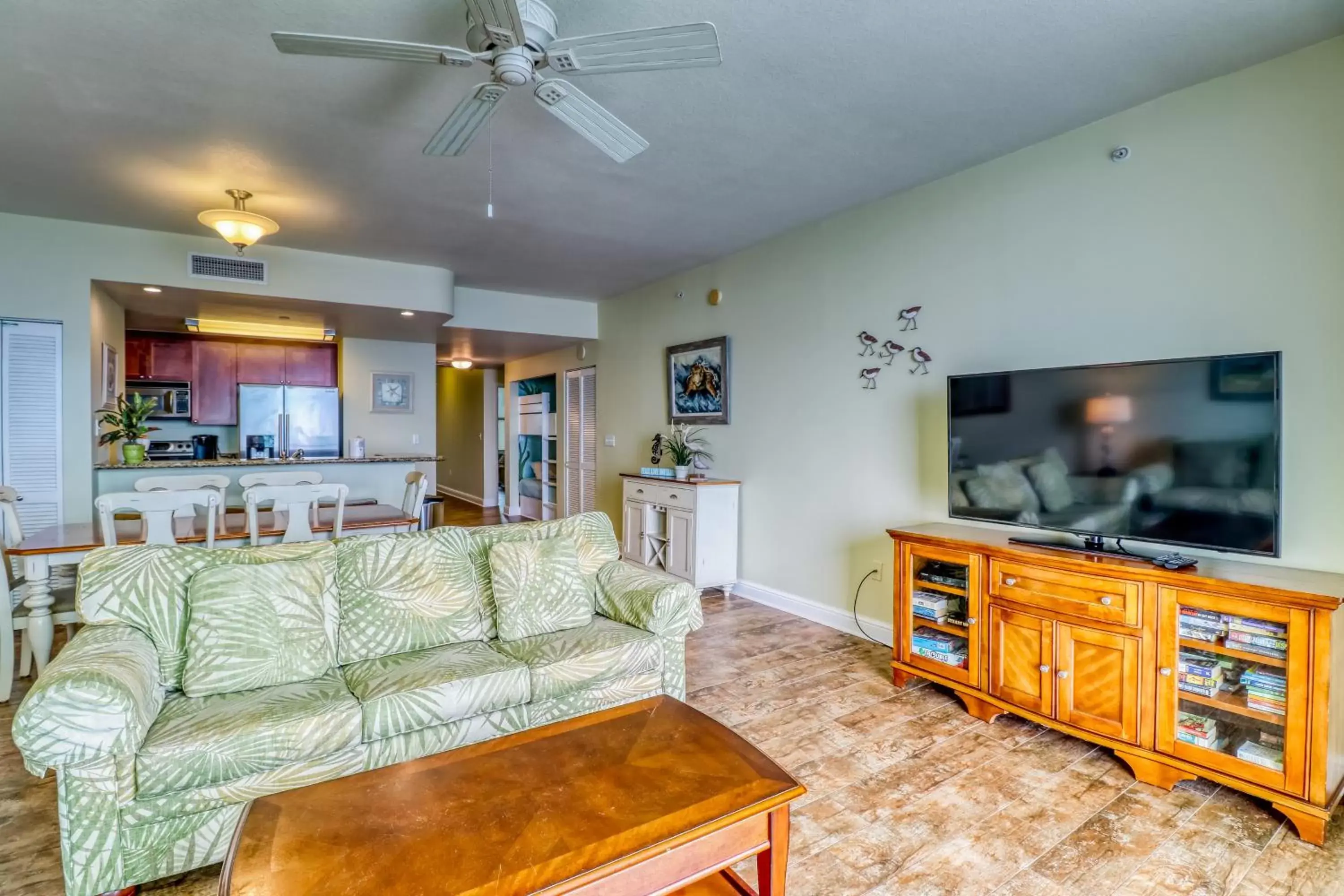 Apartment with Pool View in Aqua 1604 Apartment with Pool View in Aqua 1604