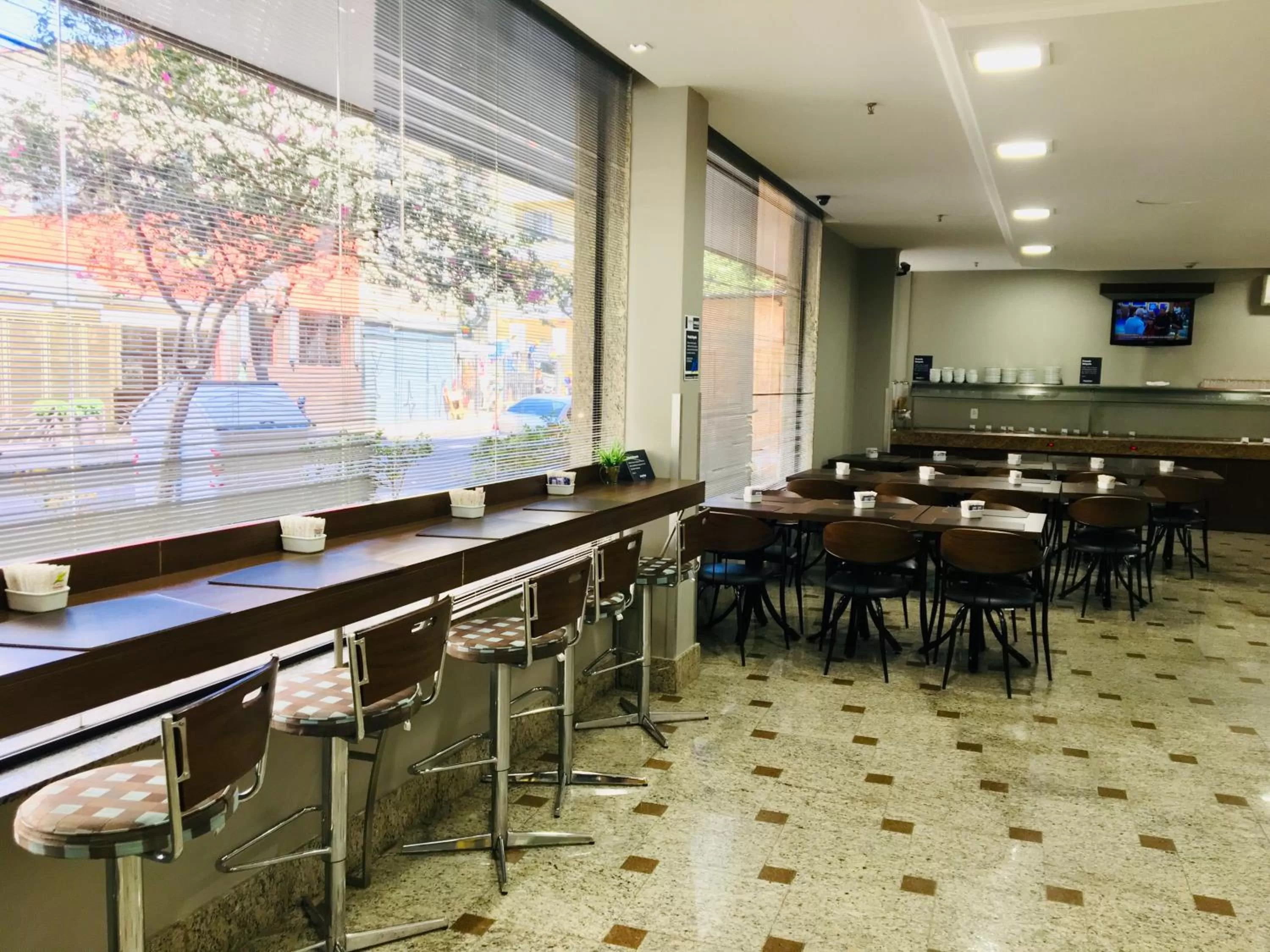 Buffet breakfast in Master Express Cidade Baixa - Próximo ao Araujo Viana, UFRGS e Santa Casa