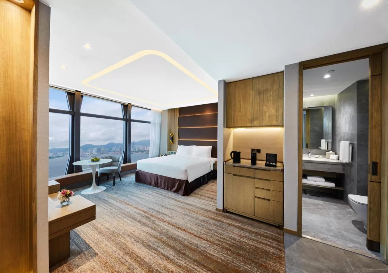 Toilet, Bed in Oasis Aurum 181 Hotel