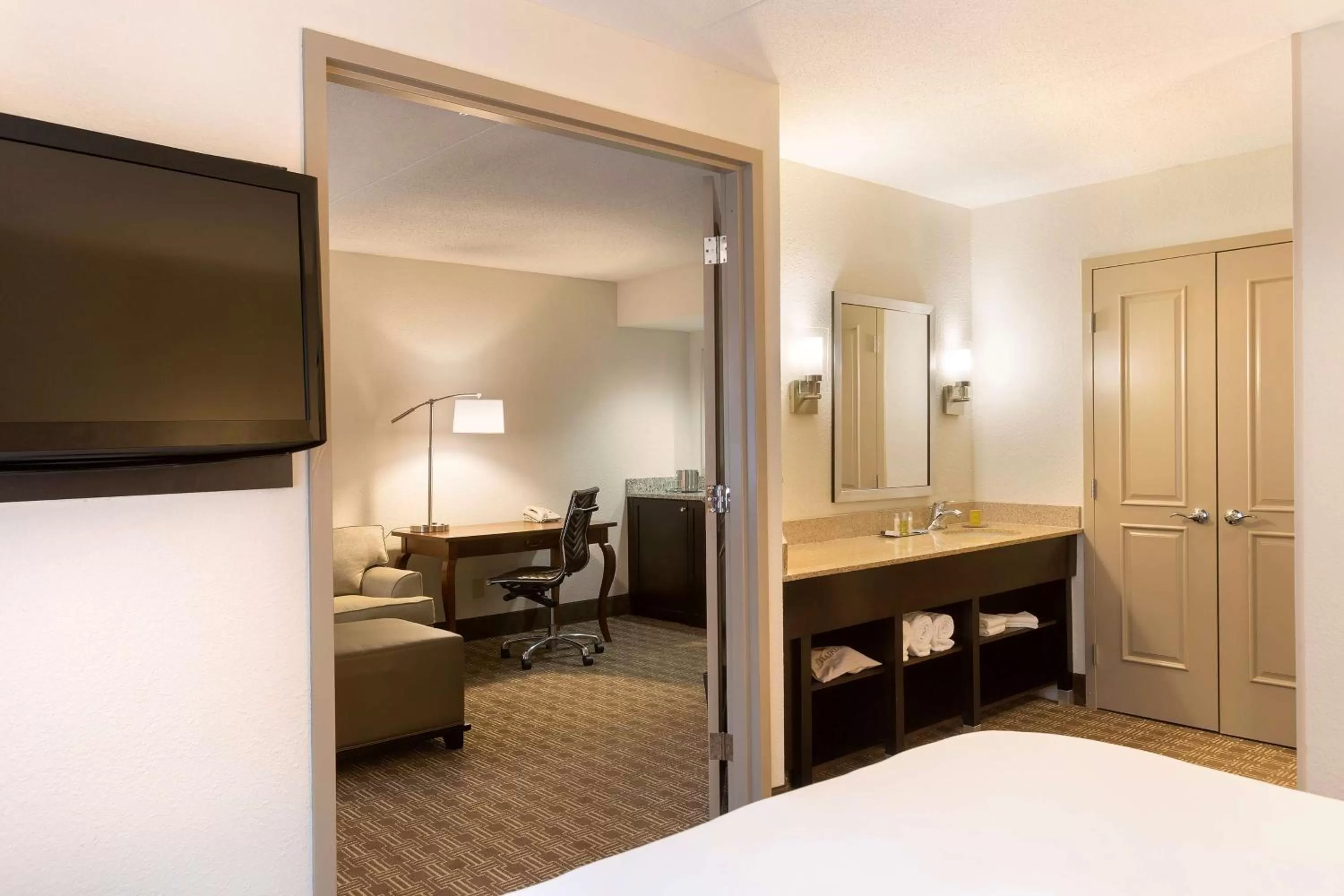 Bedroom, Bed in DoubleTree Suites by Hilton Nashville Airport