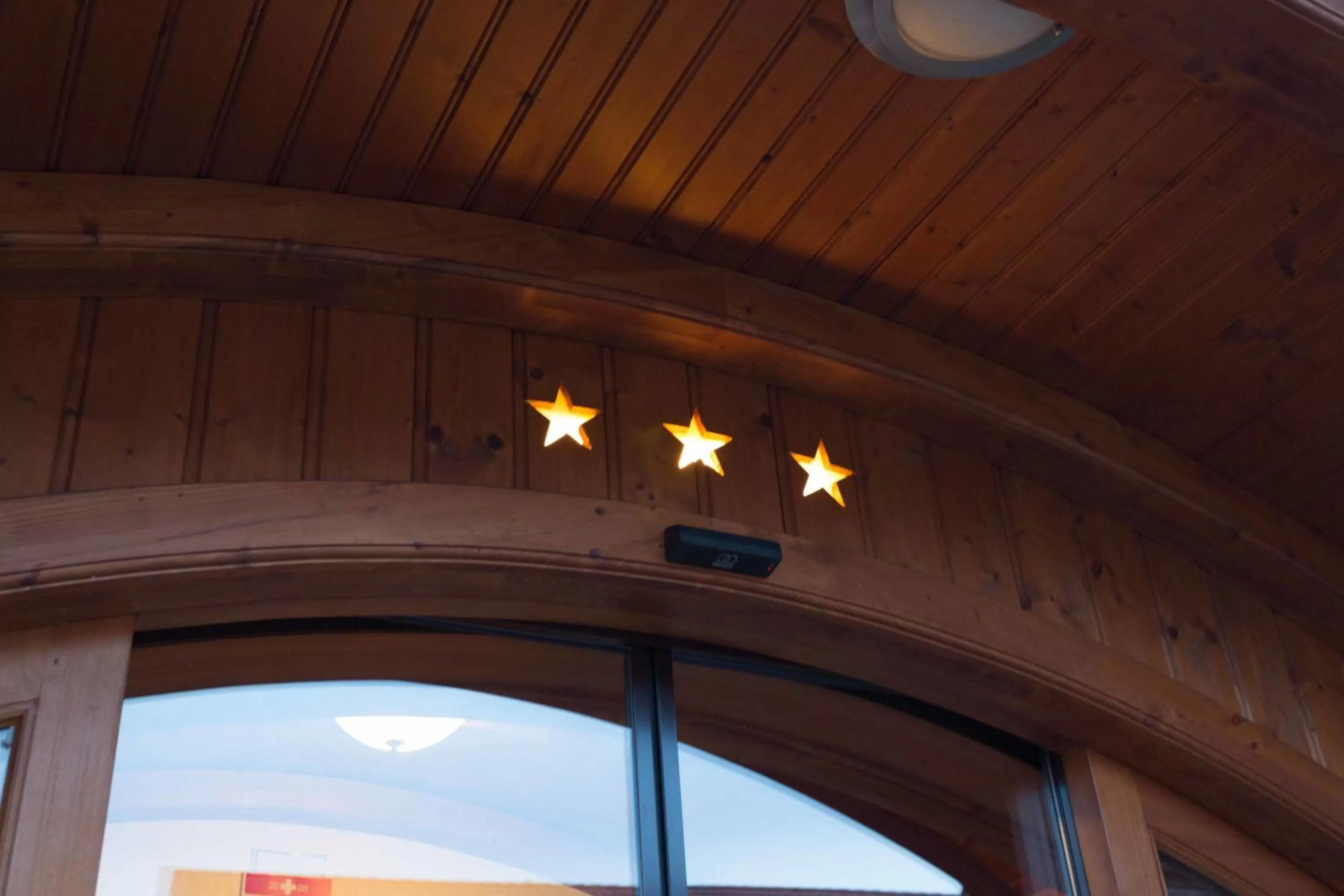 Facade/entrance in HOTEL de la Truite & SPA Le petit Nautilus