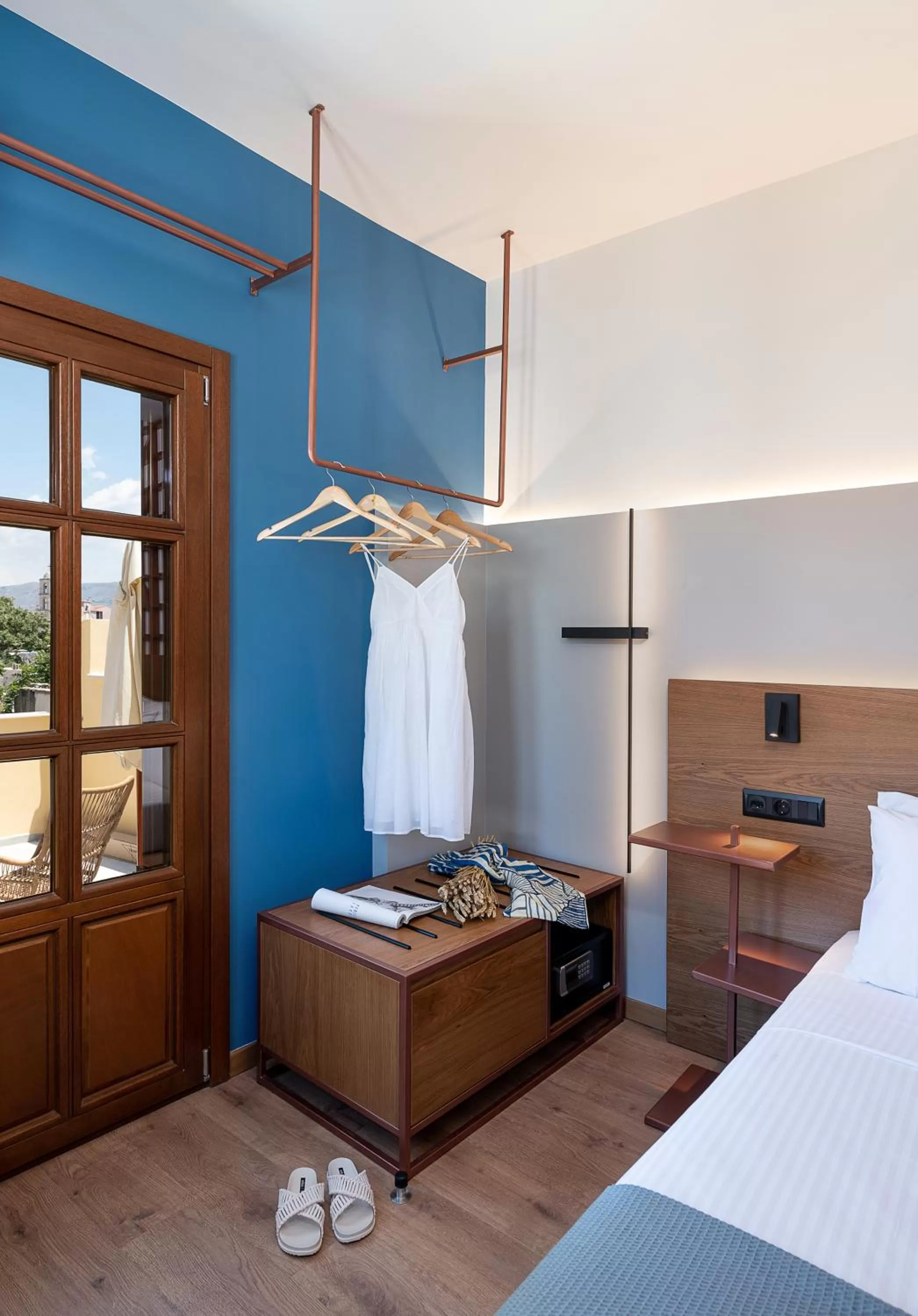 wardrobe, Bed in Camere Maritima