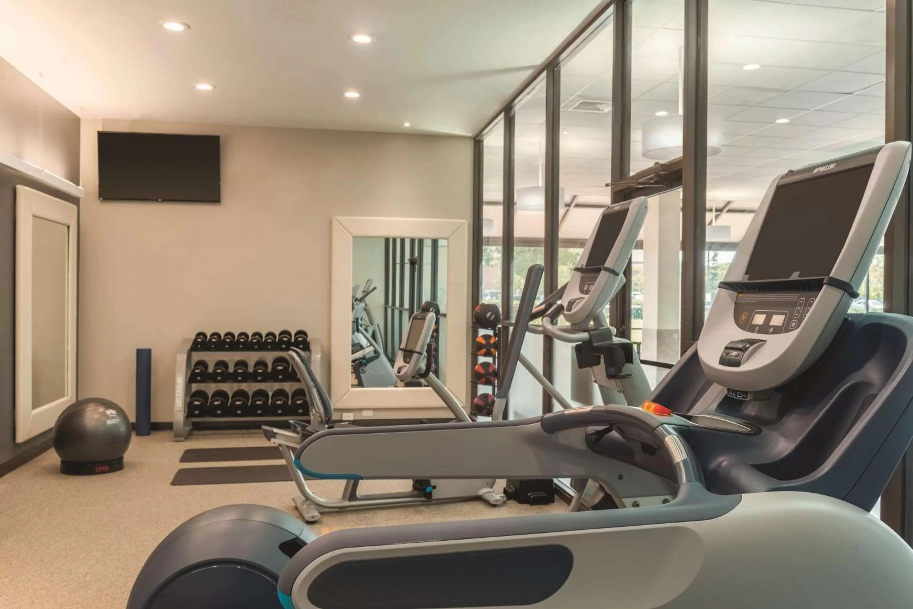 Fitness centre/facilities in Embassy Suites by Hilton Milwaukee Brookfield