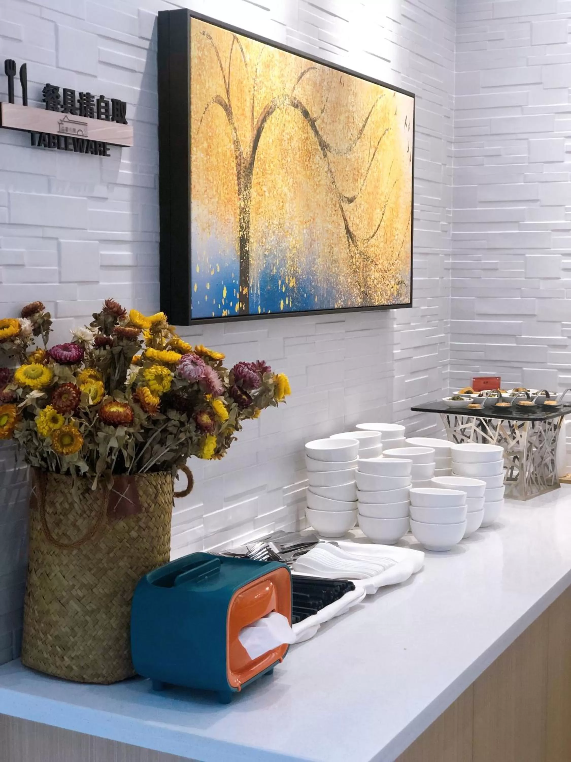 Restaurant/places to eat in Shanghai JOYFUL YARD Hotel-Free shuttle bus to Pudong Airport and Disneyland