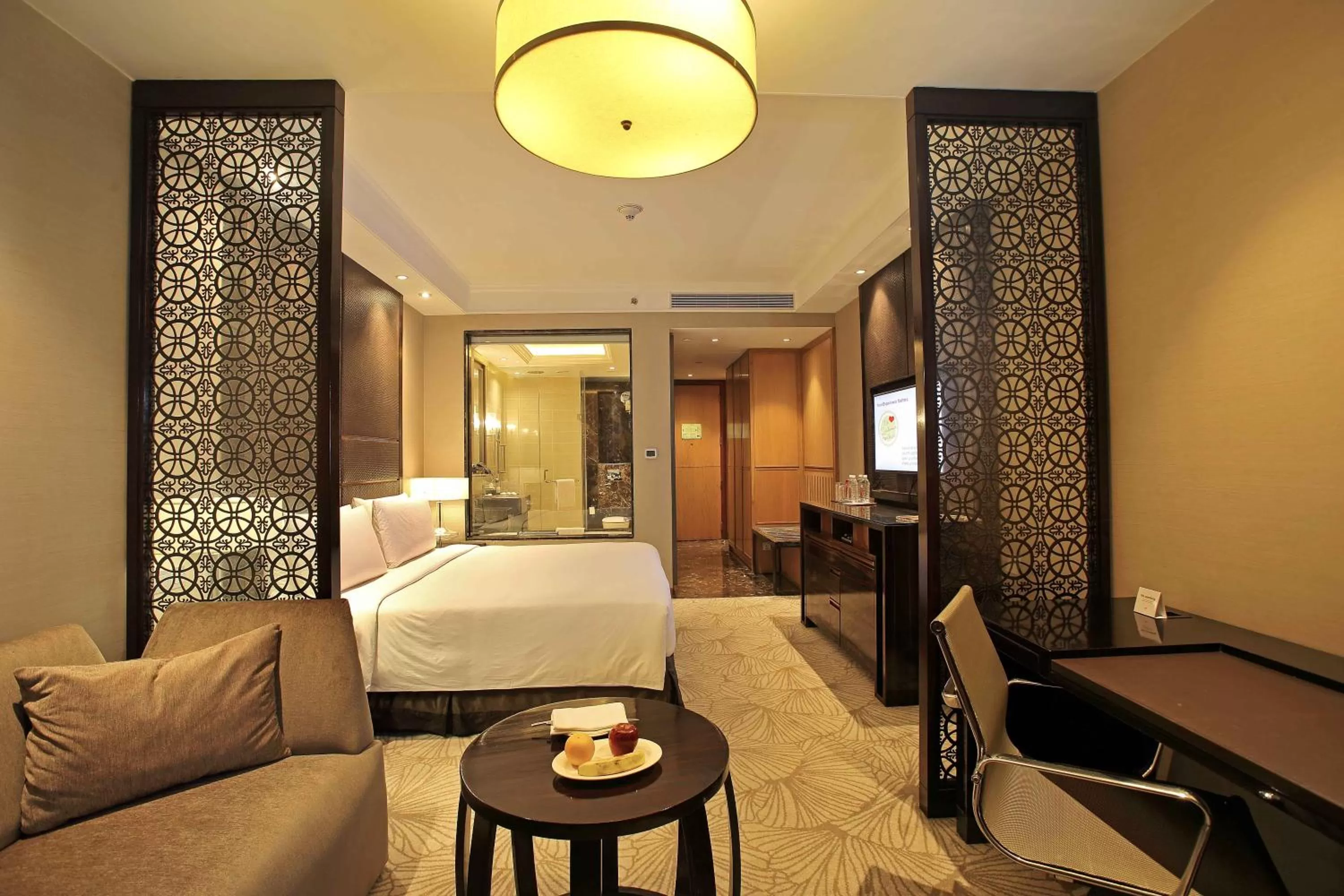 Photo of the whole room, Bed in Crowne Plaza New Delhi Mayur Vihar Noida by IHG