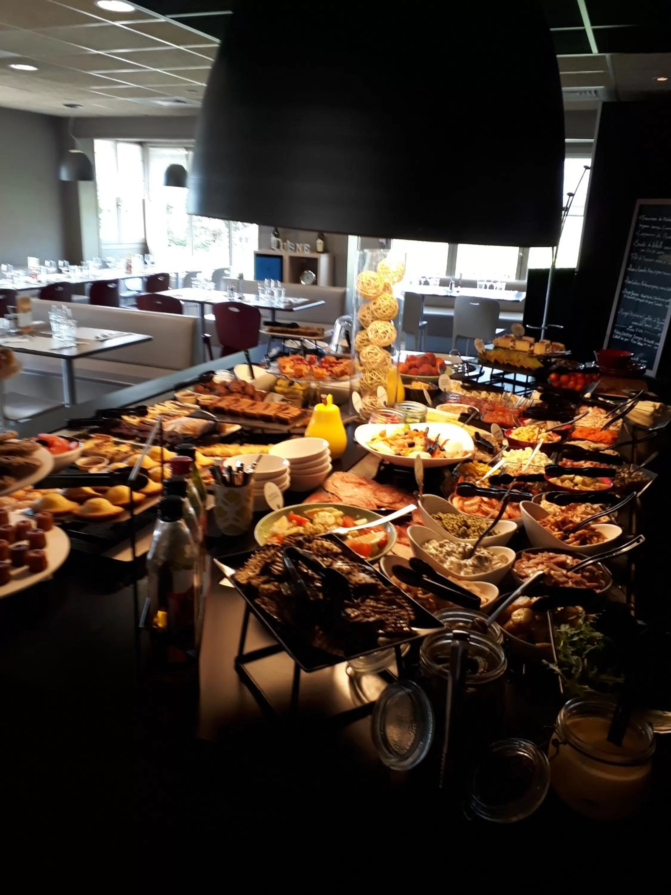 Restaurant/places to eat in Hotel Campanile Besançon Nord Ecole Valentin