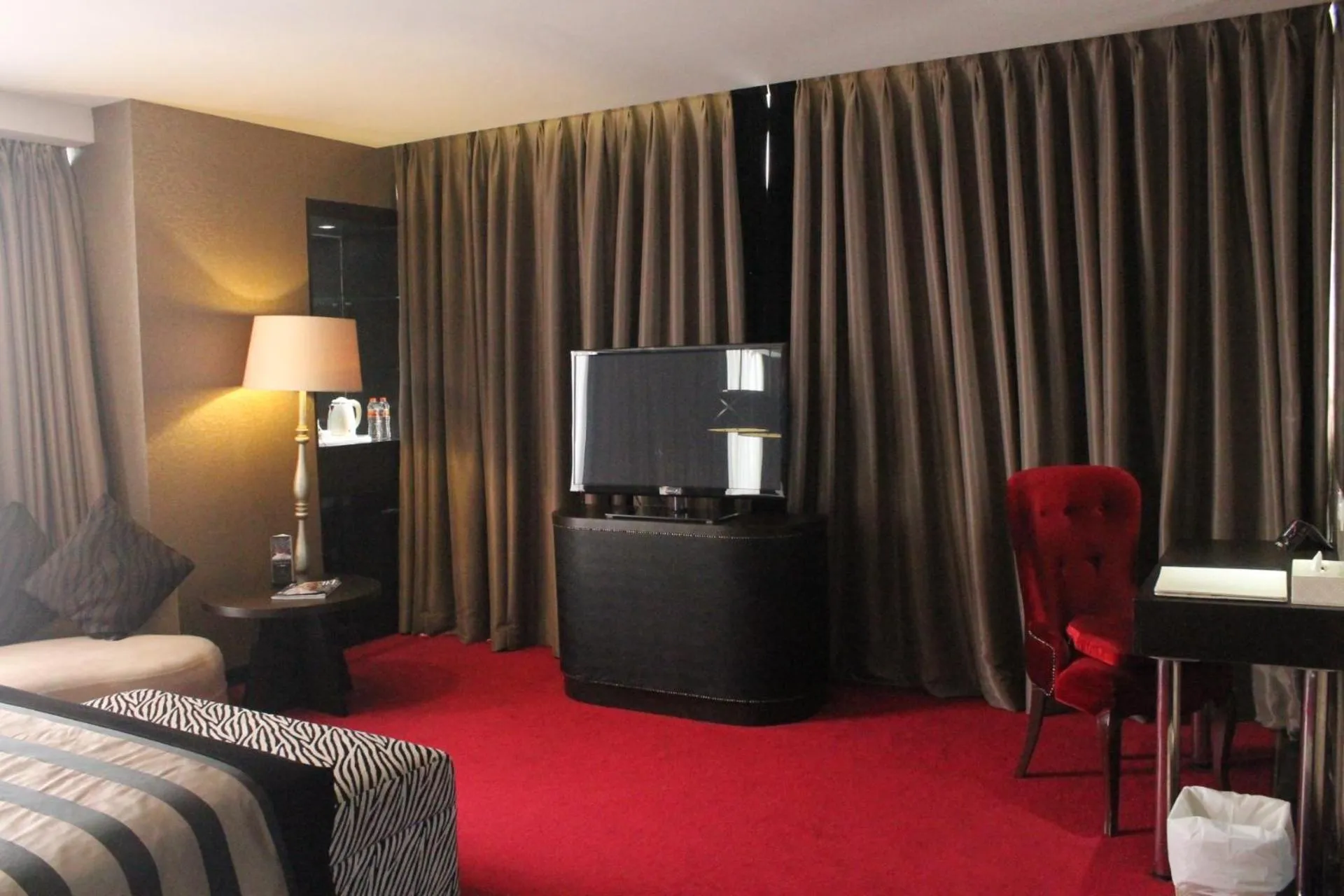TV and multimedia, Bed in Amaroossa Cosmo Jakarta