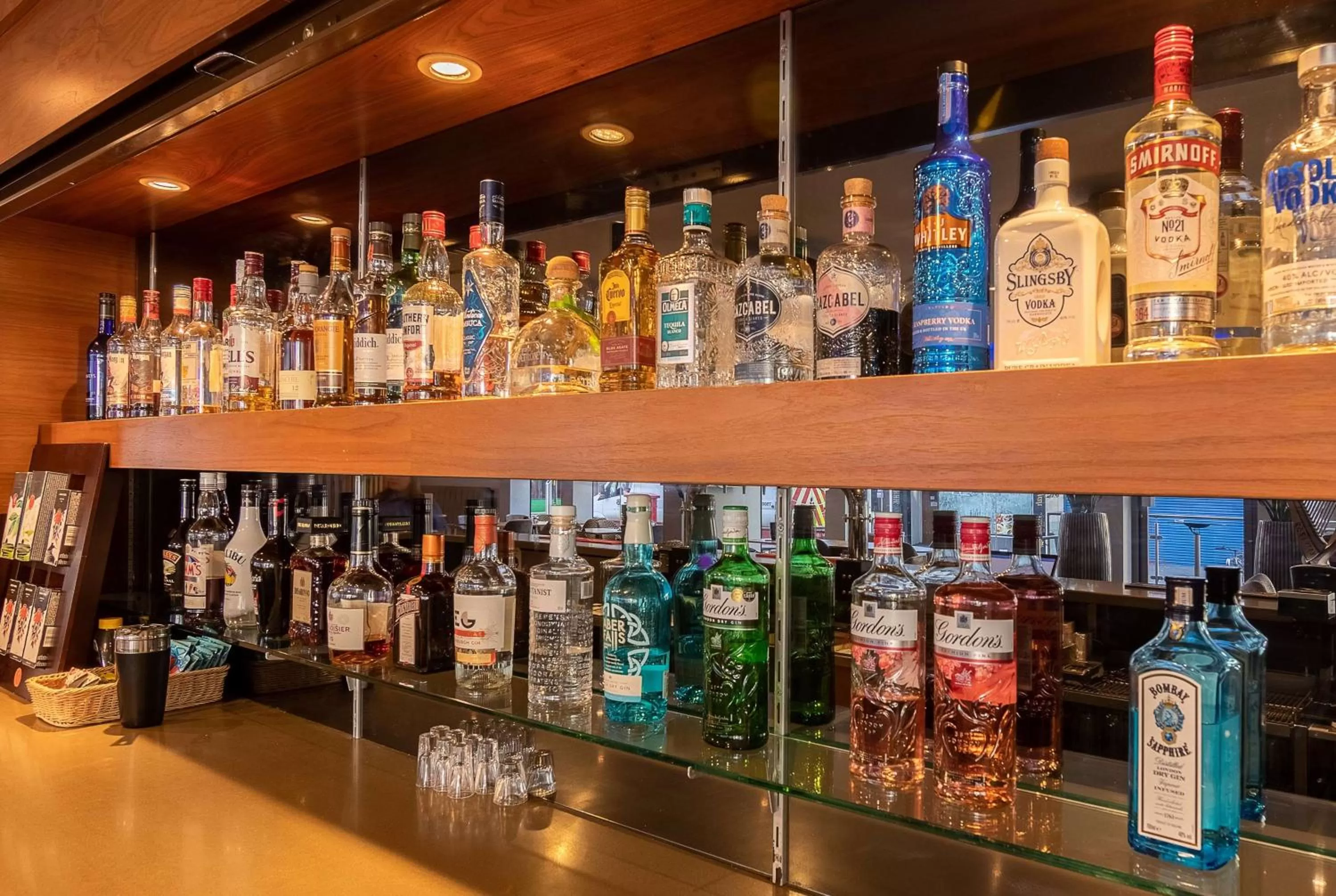 Lounge or bar in Ramada Encore Leicester City Centre