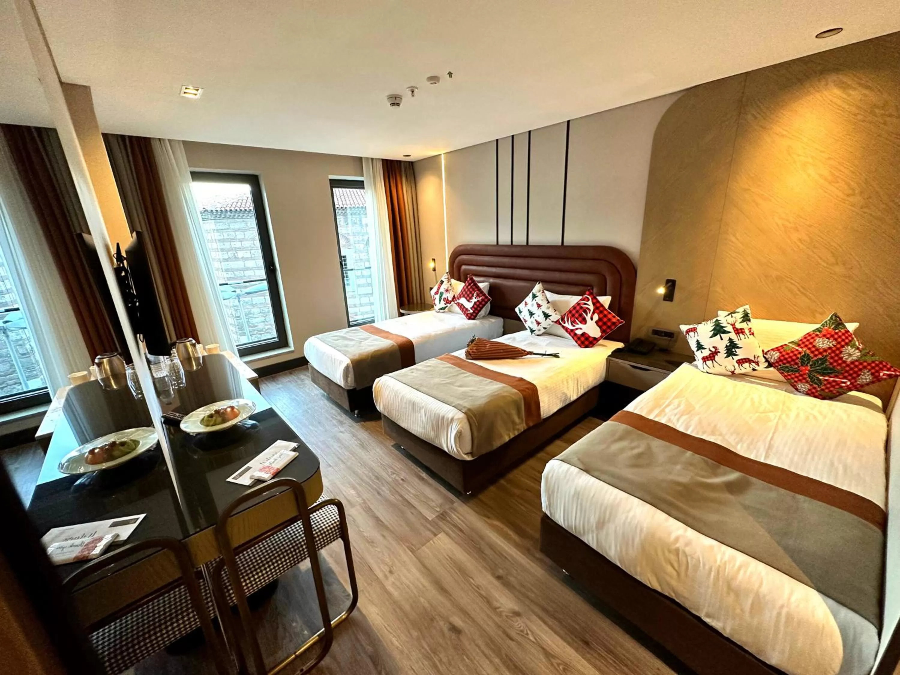 Photo of the whole room, Bed in Edition Old City Hotel