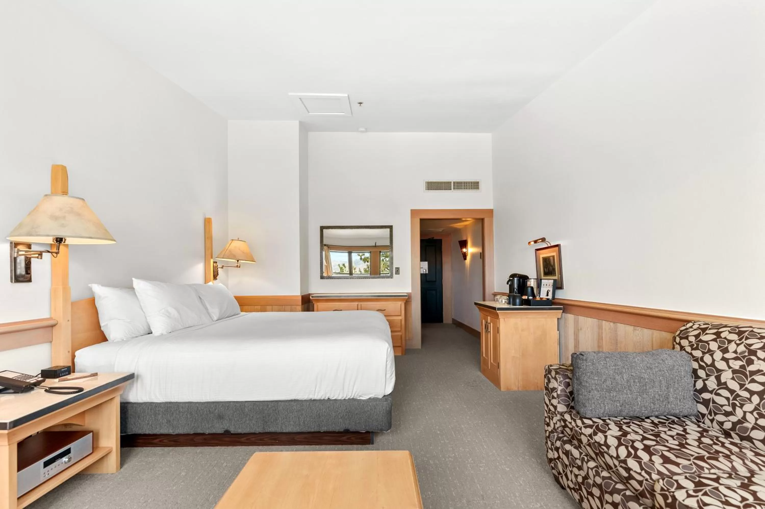 View (from property/room), Bed in Sun Mountain Lodge