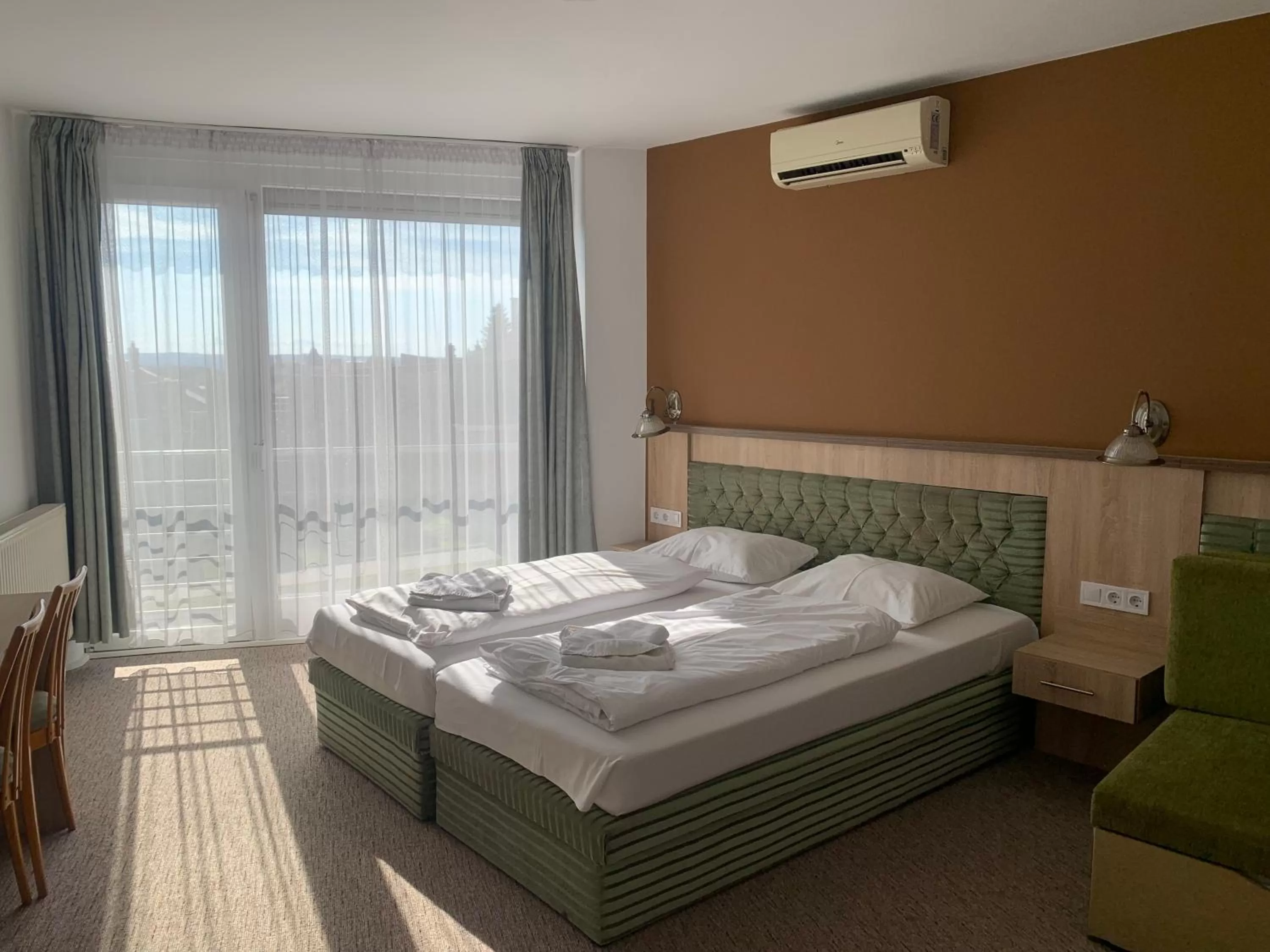 Bed in Várfal Wellness Panzió