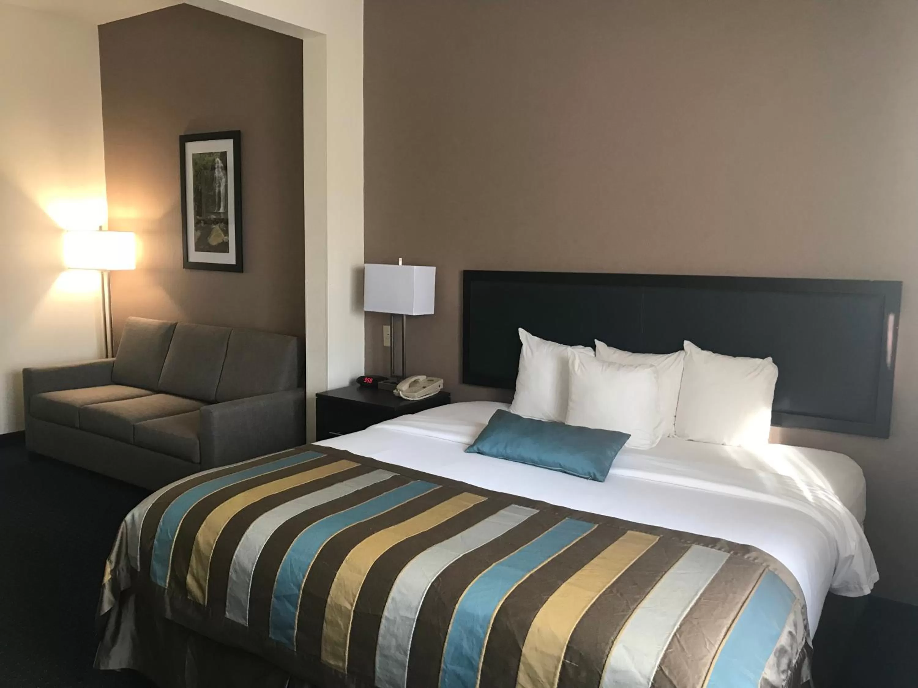 Bed in Wingate by Wyndham Augusta Fort Eisenhower