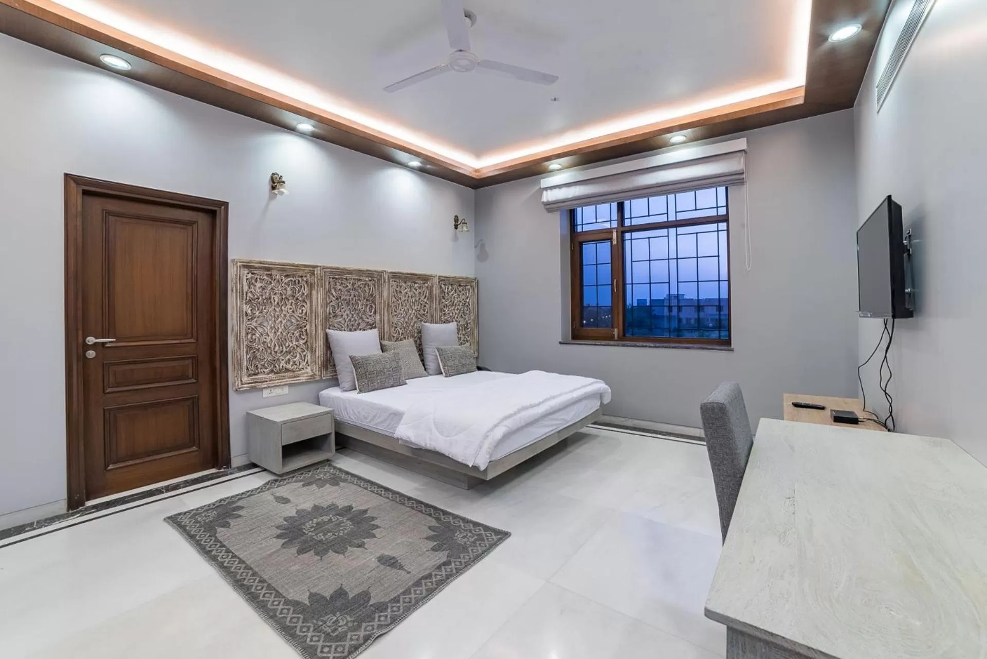 Photo of the whole room, Bed in The Almond Tree